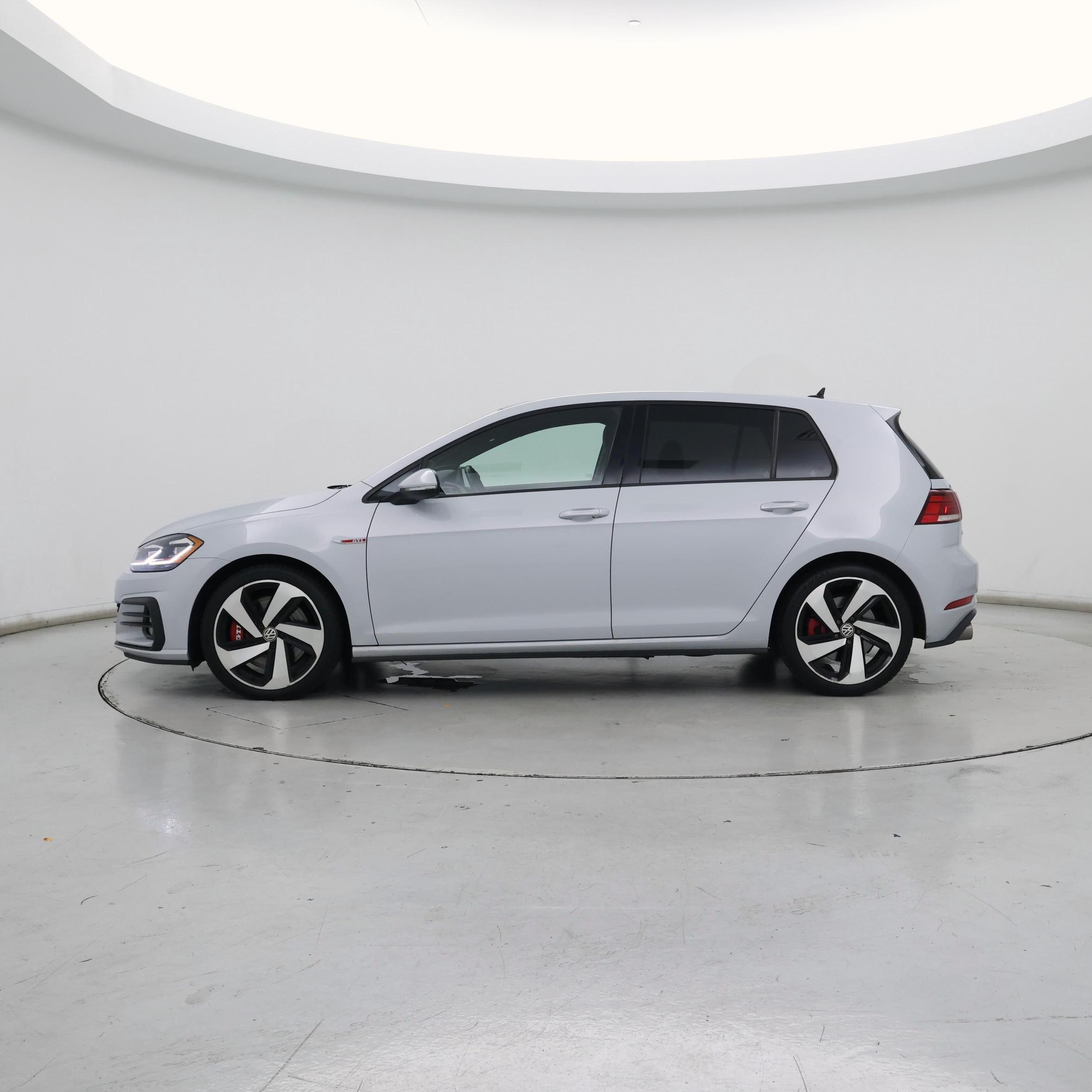 Thumbnail: 2019 Volkswagen Golf - 3