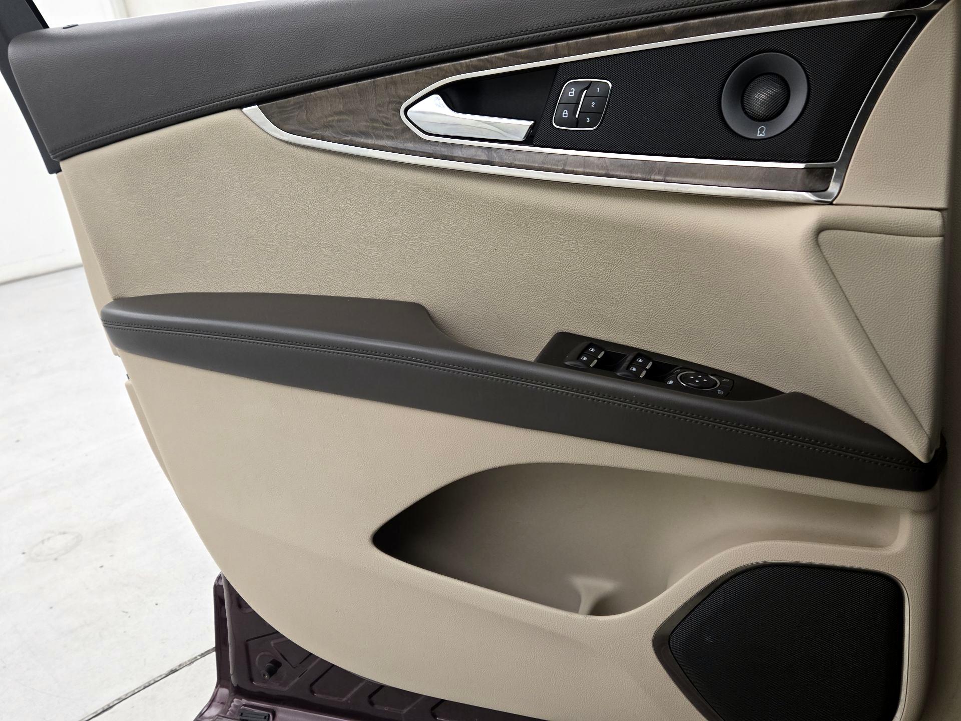 Thumbnail: 2019 Lincoln Nautilus - 12