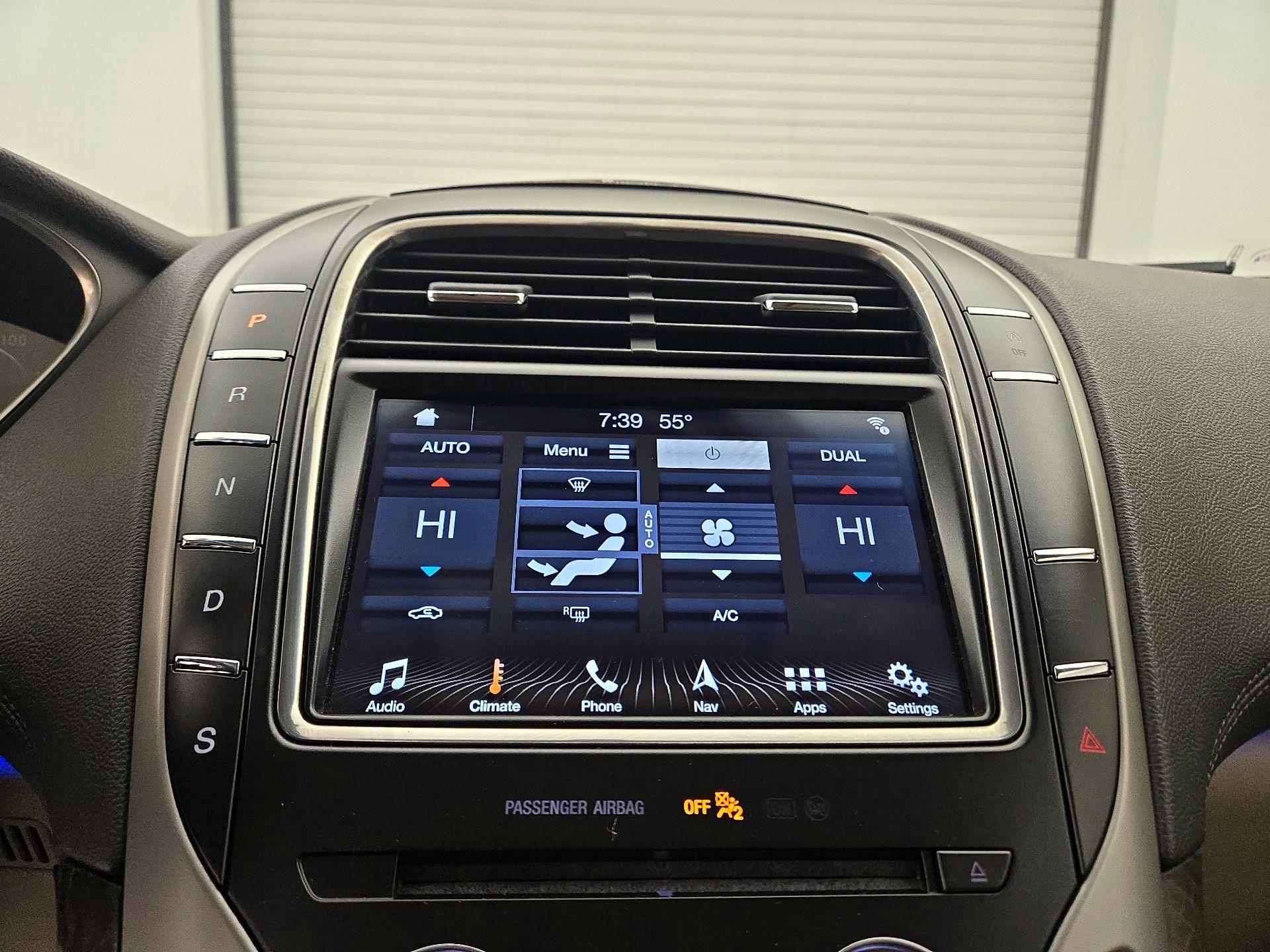 Thumbnail: 2019 Lincoln Nautilus - 16