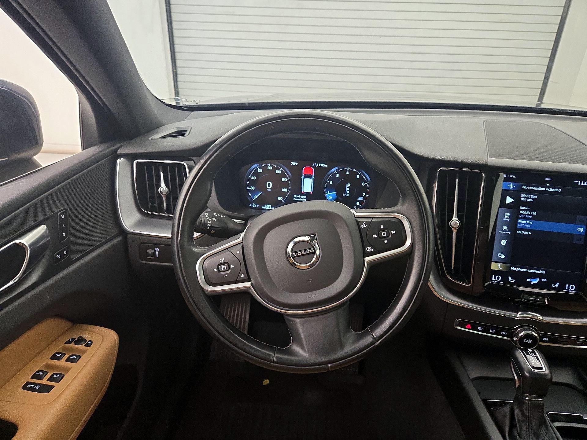 Thumbnail: 2020 Volvo XC60 - 10