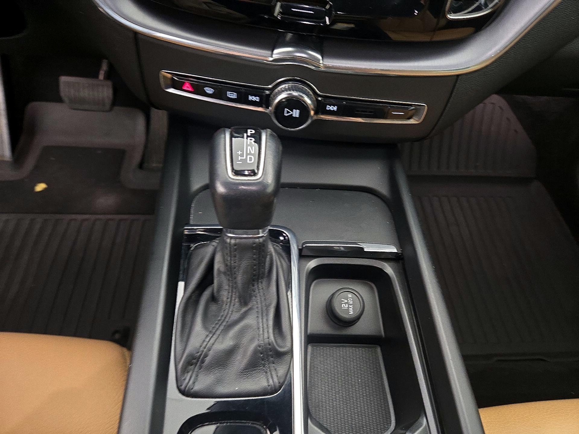Thumbnail: 2020 Volvo XC60 - 17