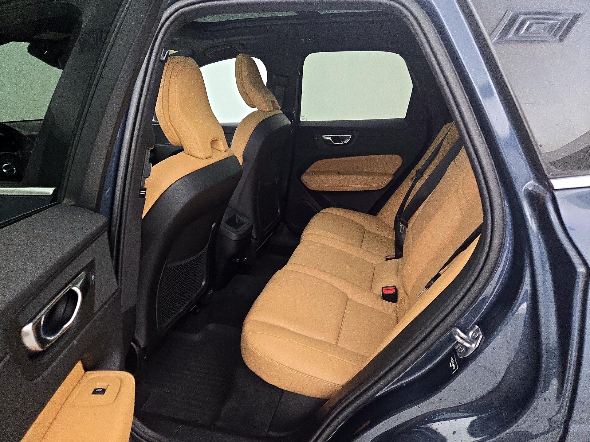 Thumbnail: 2020 Volvo XC60 - 20