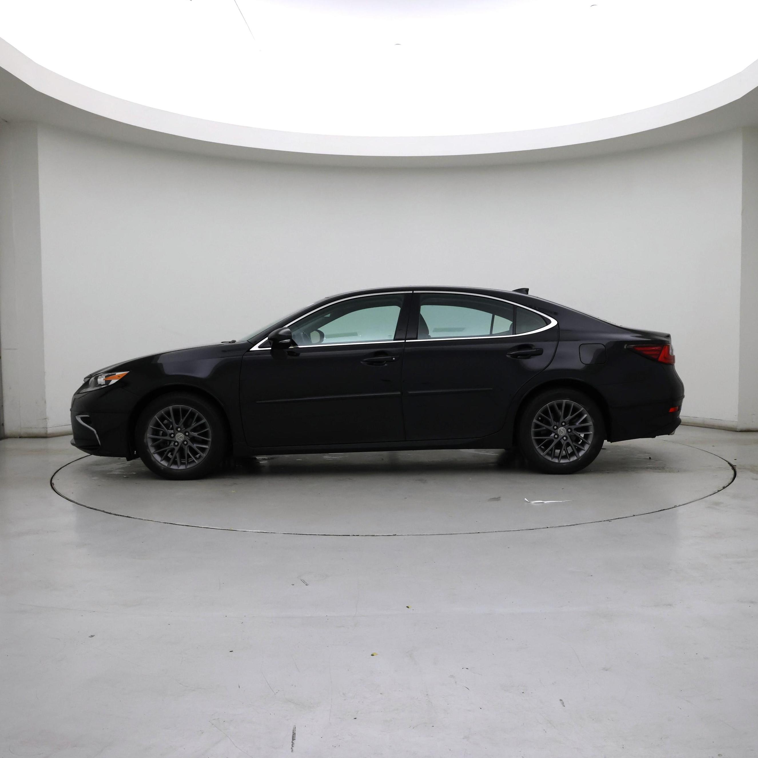 Thumbnail: 2018 Lexus ES - 3