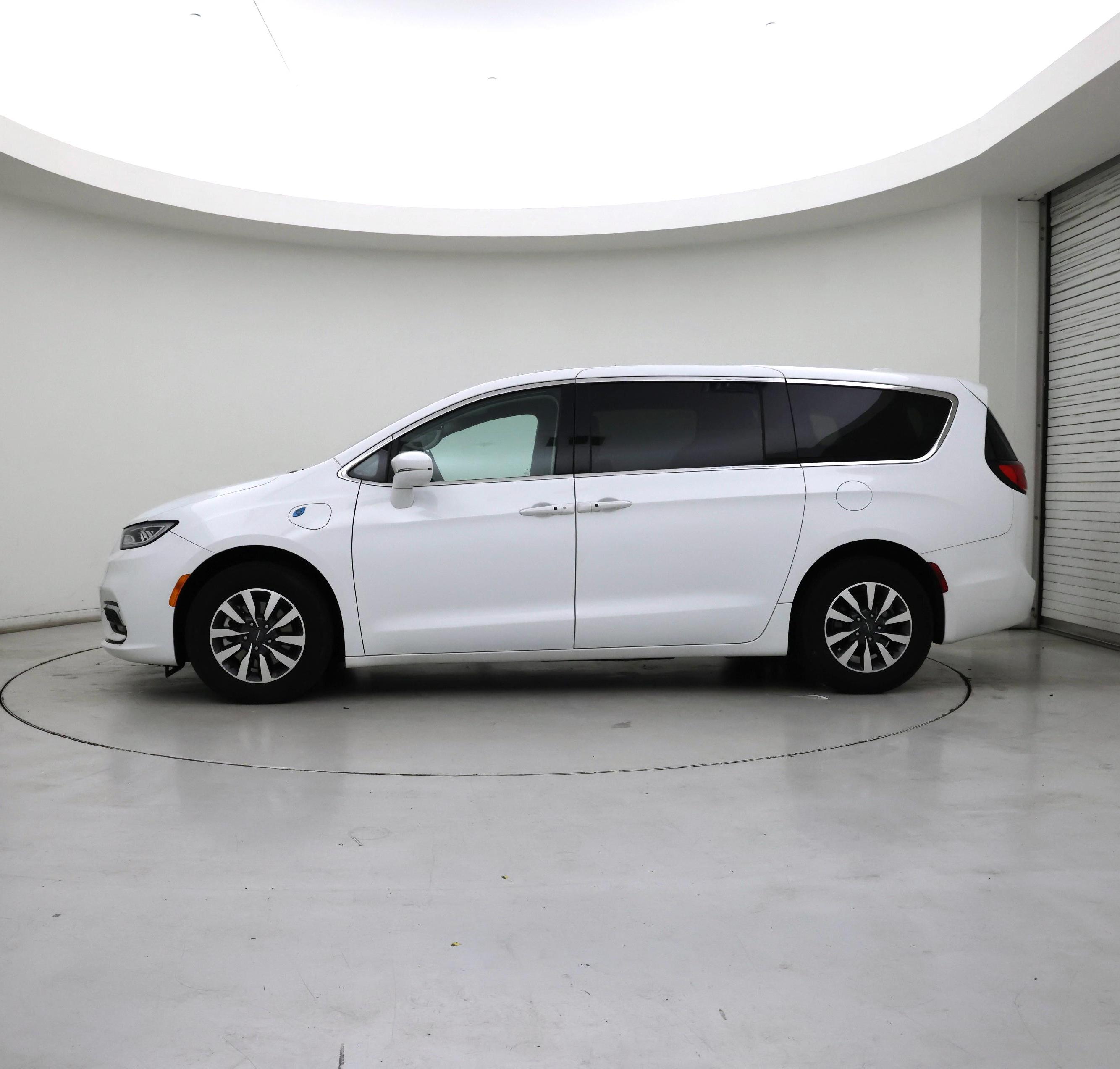 Thumbnail: 2022 Chrysler Pacifica - 3