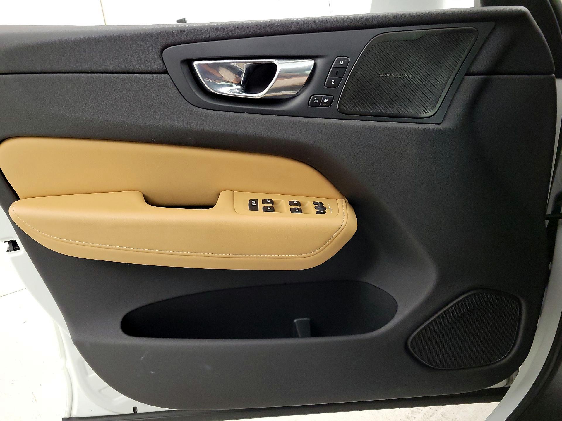 Thumbnail: 2021 Volvo XC60 - 12