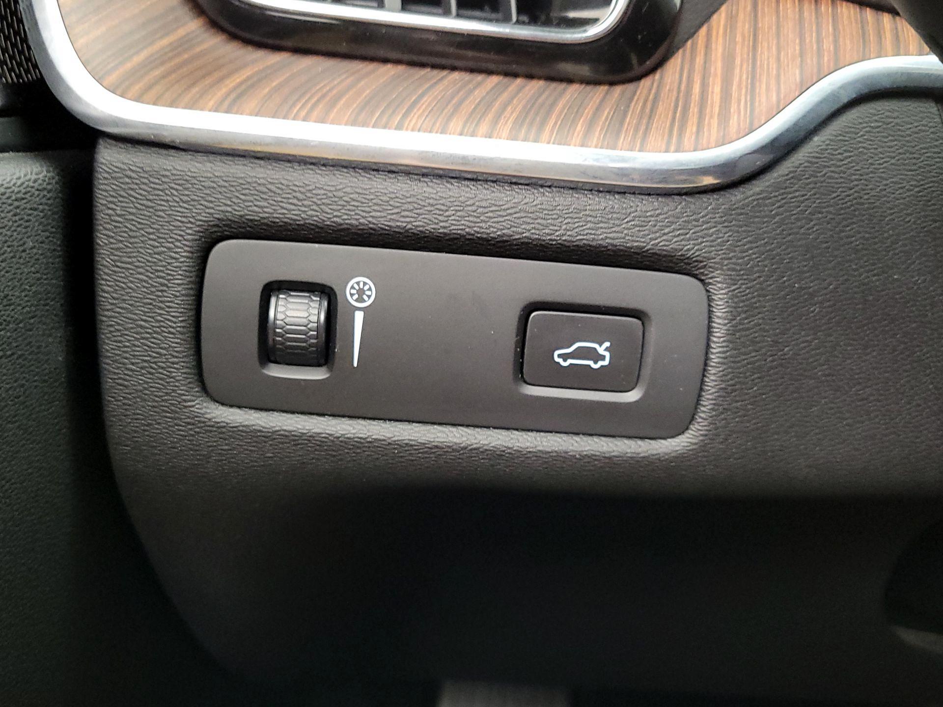 Thumbnail: 2021 Volvo XC60 - 13