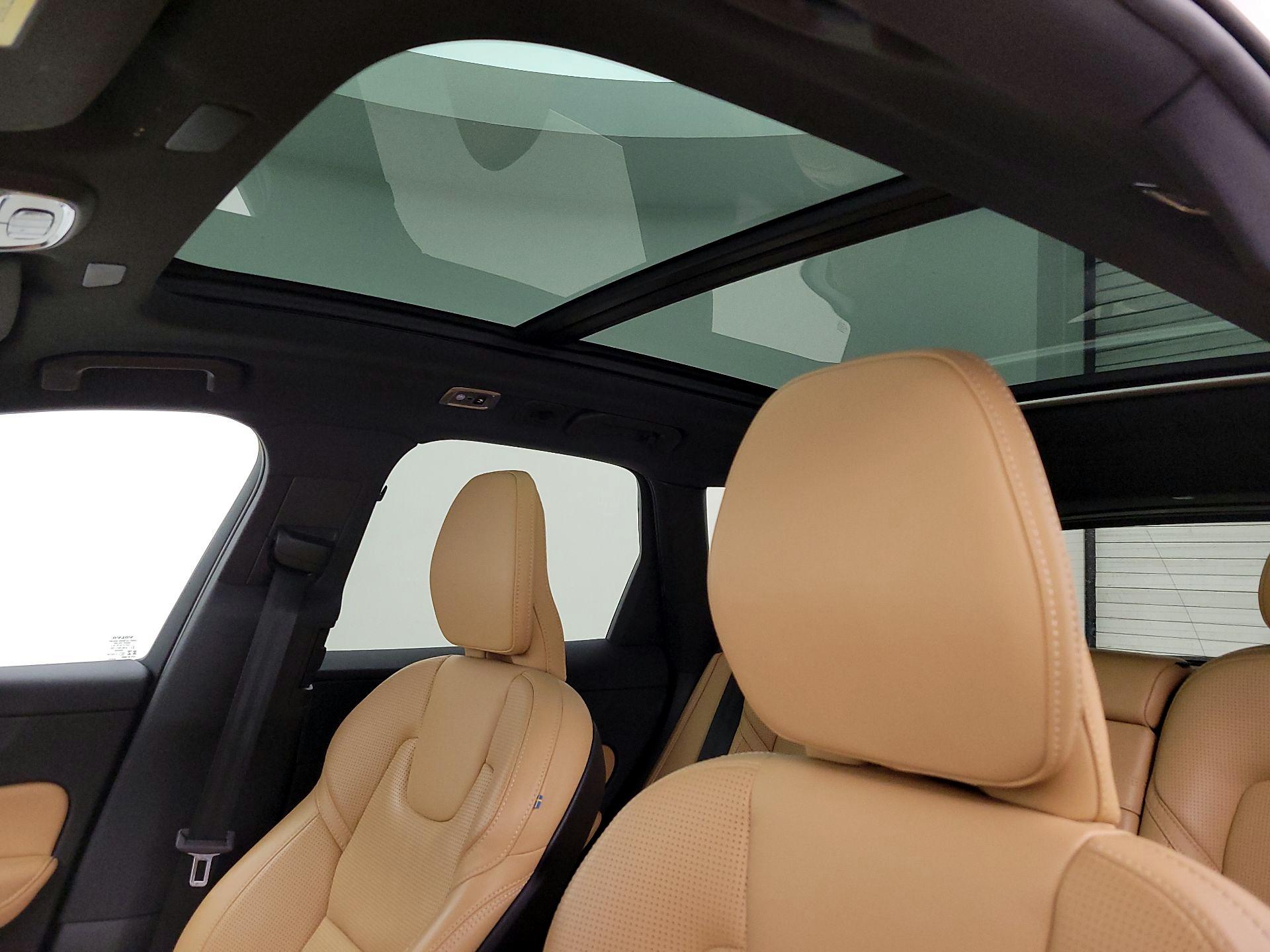 Thumbnail: 2021 Volvo XC60 - 20
