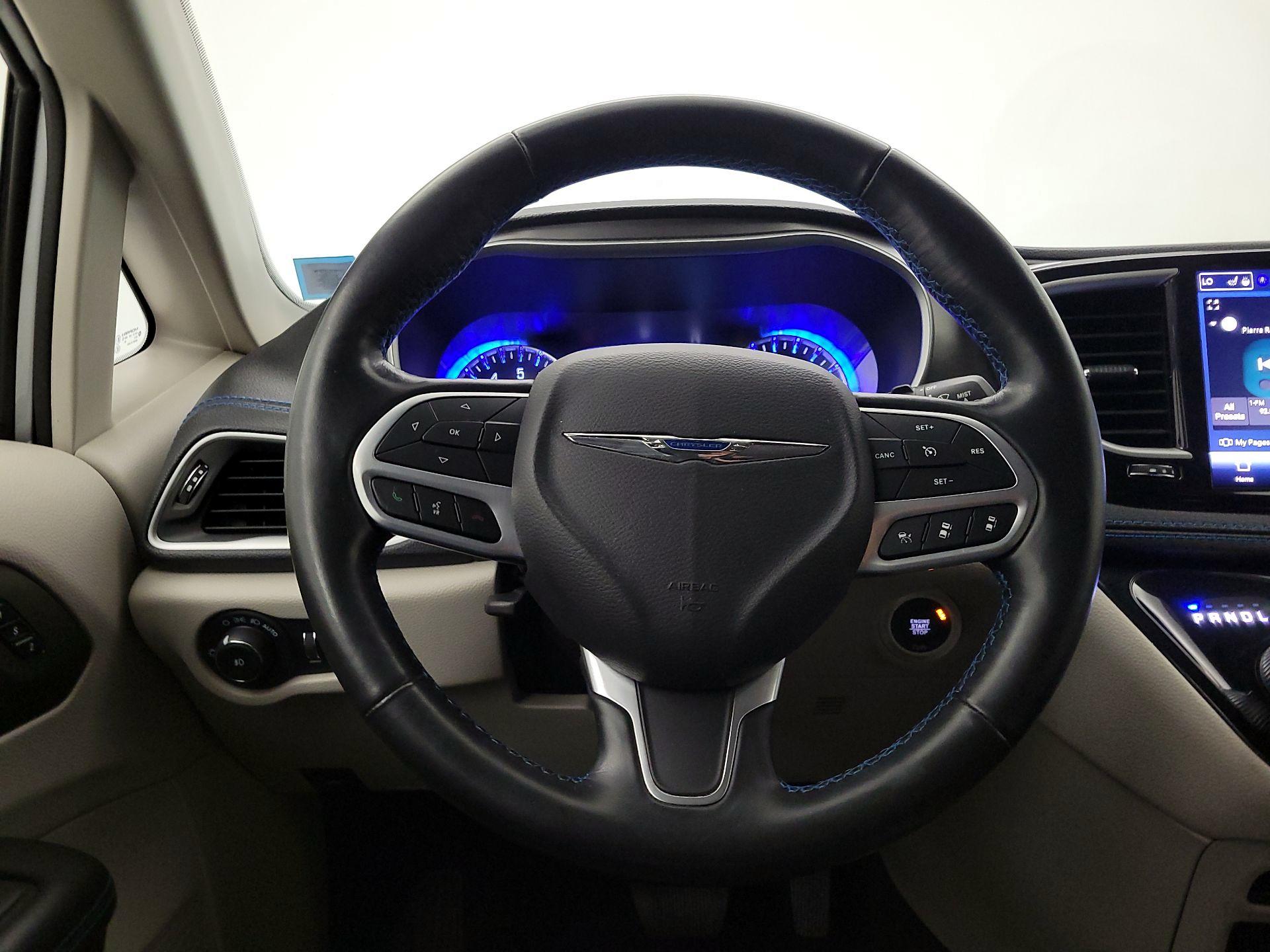 Thumbnail: 2021 Chrysler Pacifica - 10