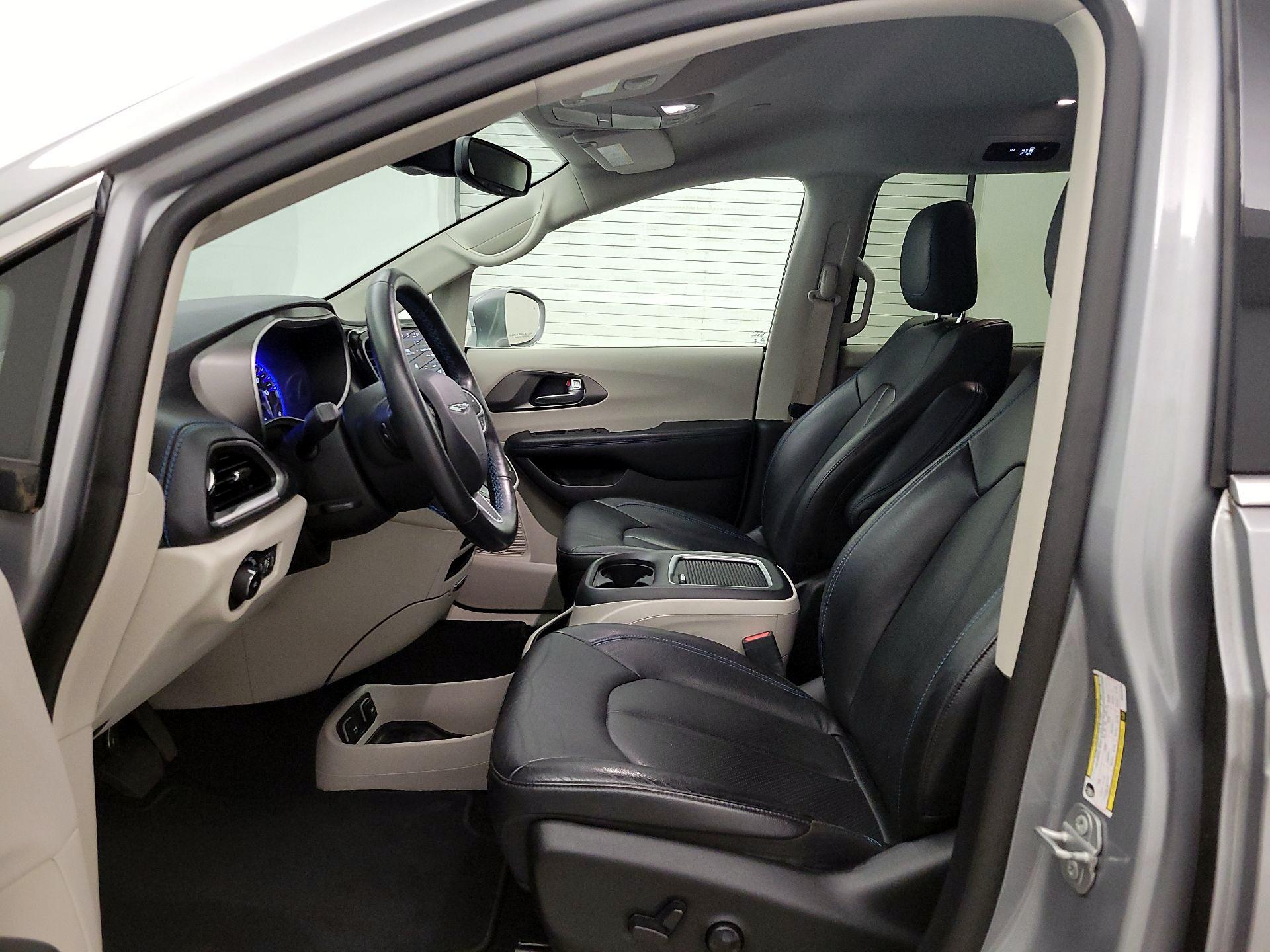 Thumbnail: 2021 Chrysler Pacifica - 11