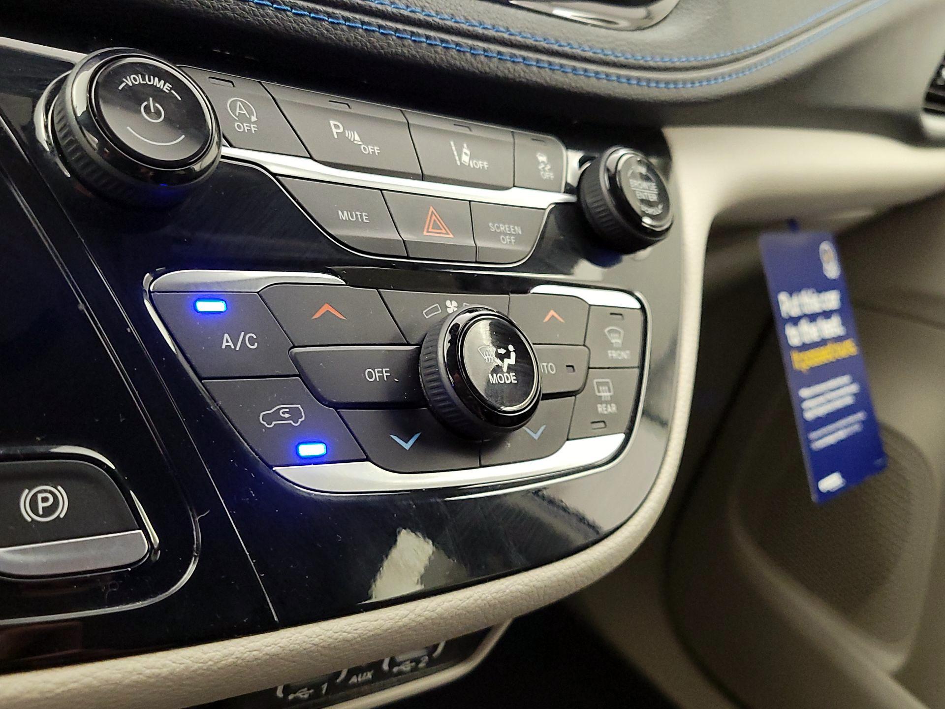 Thumbnail: 2021 Chrysler Pacifica - 16