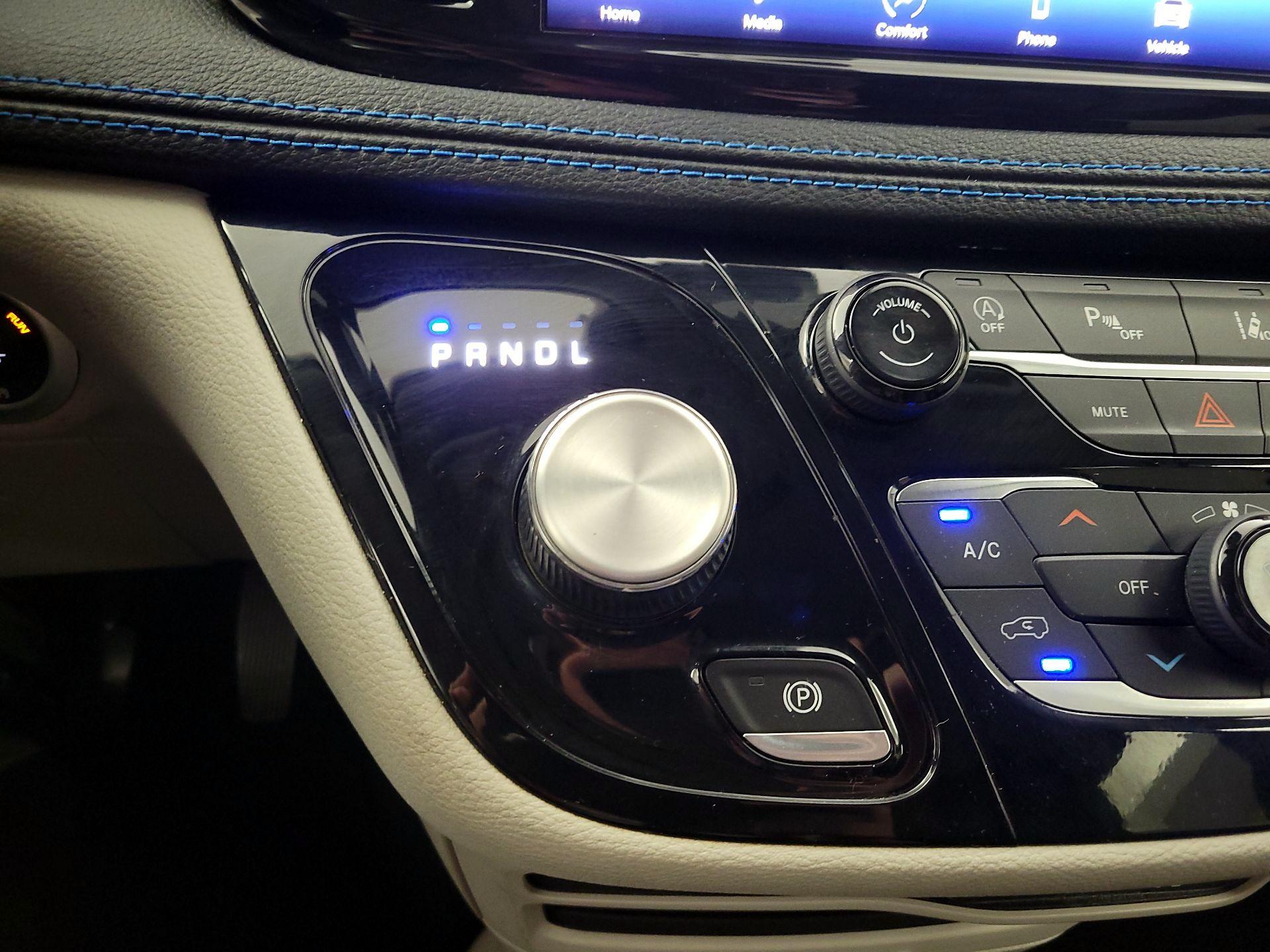 Thumbnail: 2021 Chrysler Pacifica - 17