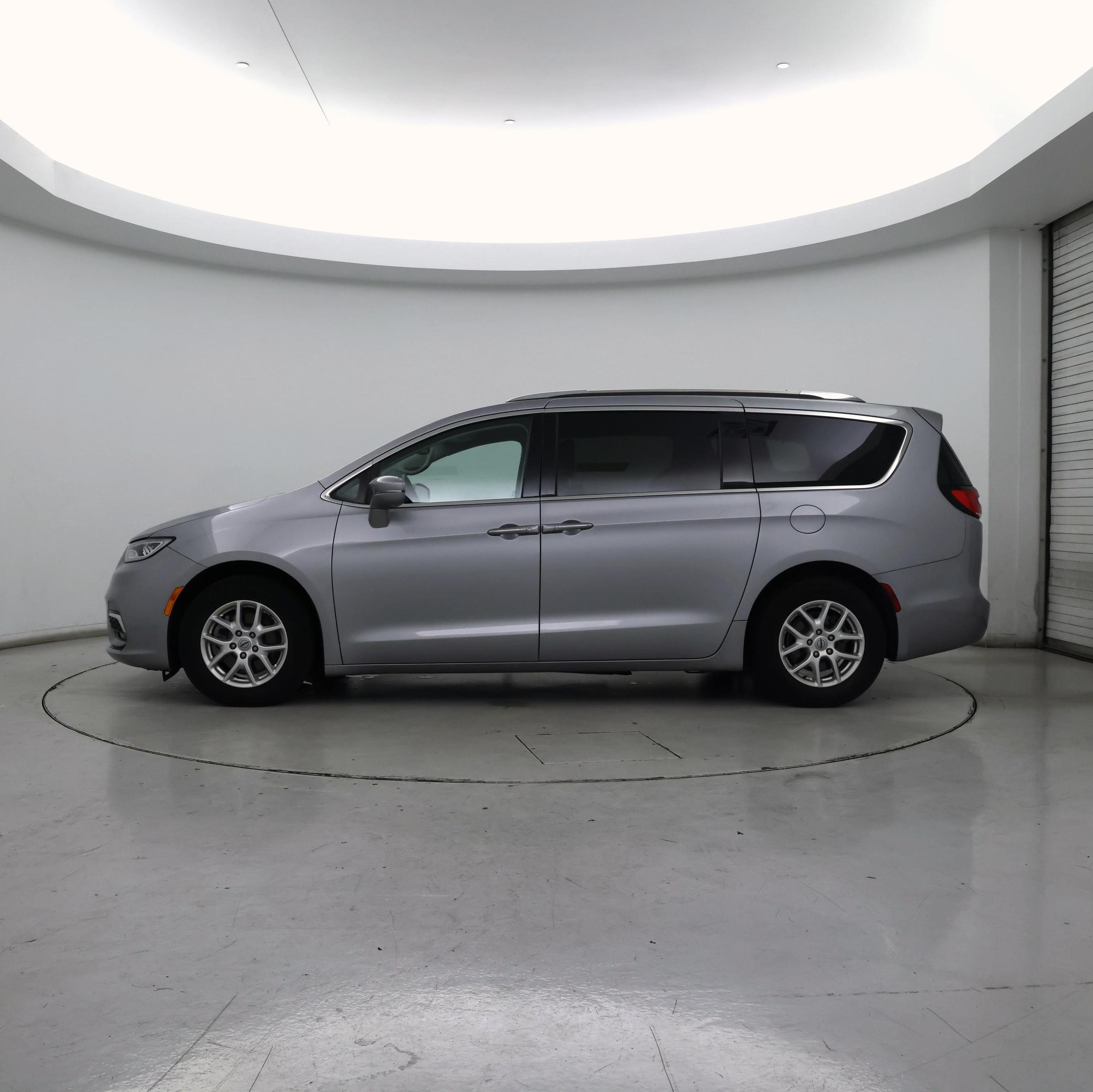 Thumbnail: 2021 Chrysler Pacifica - 3