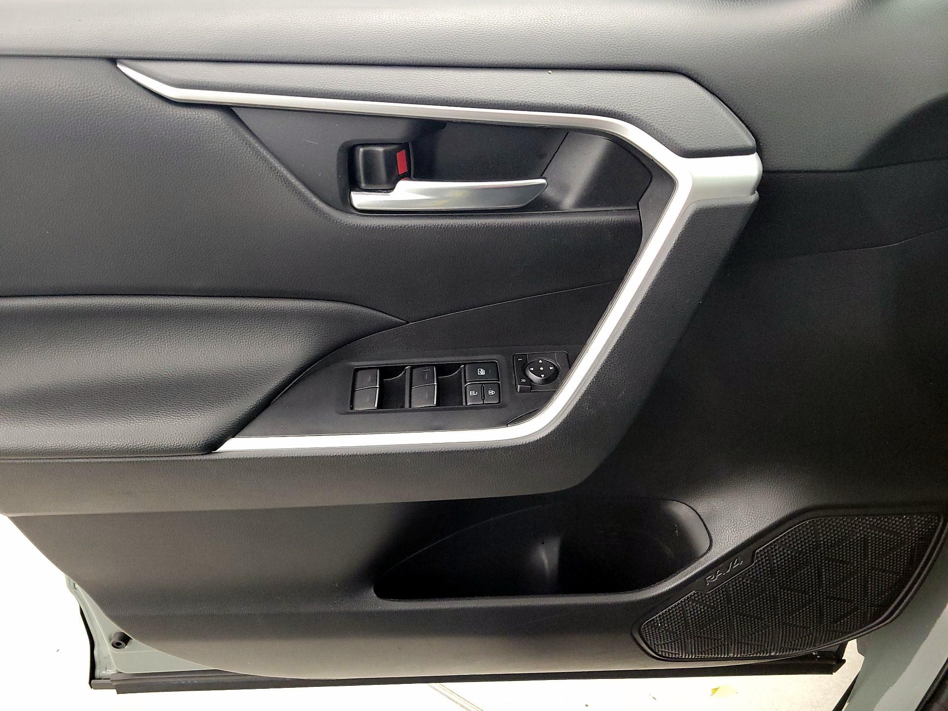 Thumbnail: 2022 Toyota RAV4 - 12