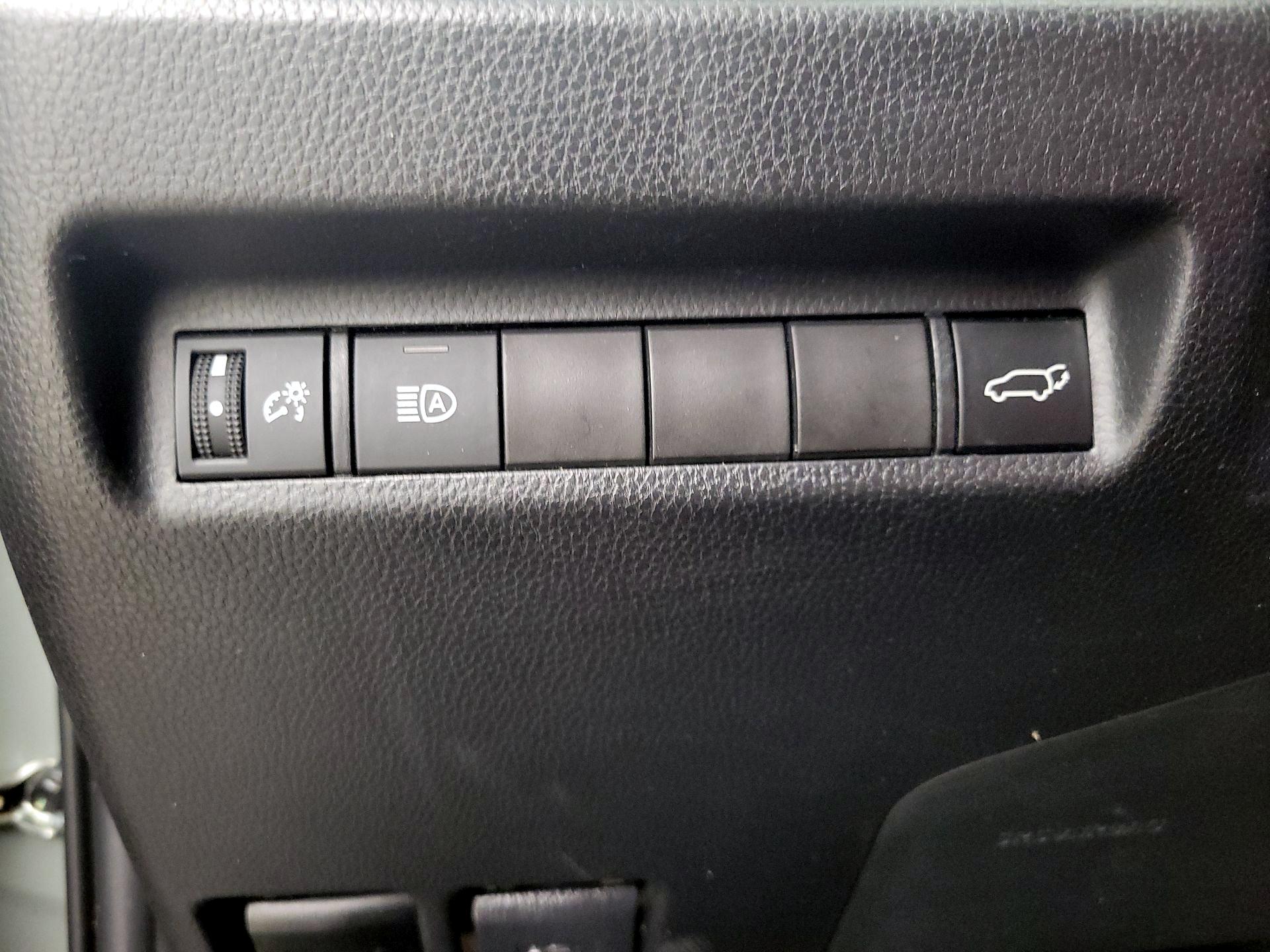 Thumbnail: 2022 Toyota RAV4 - 13