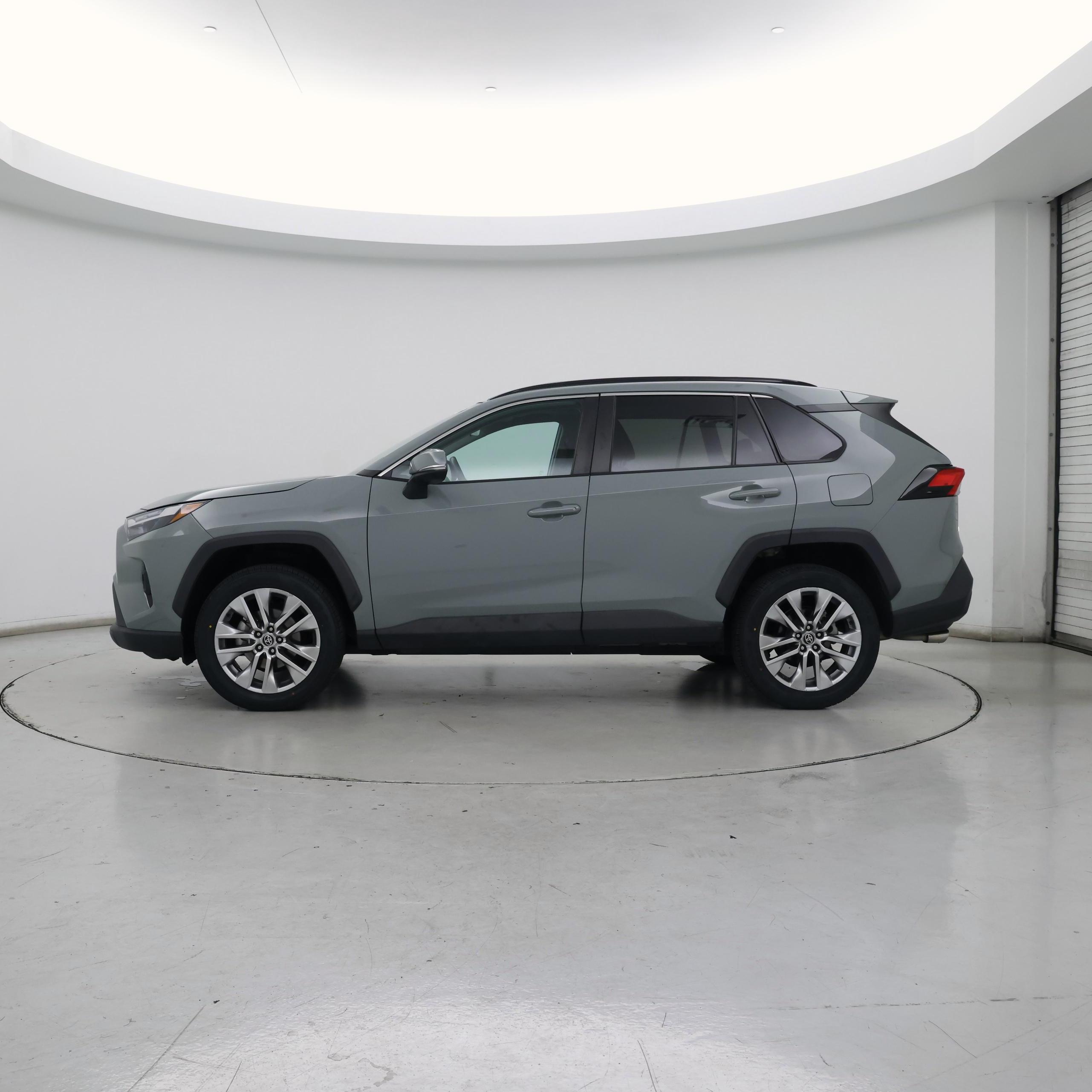Thumbnail: 2022 Toyota RAV4 - 3