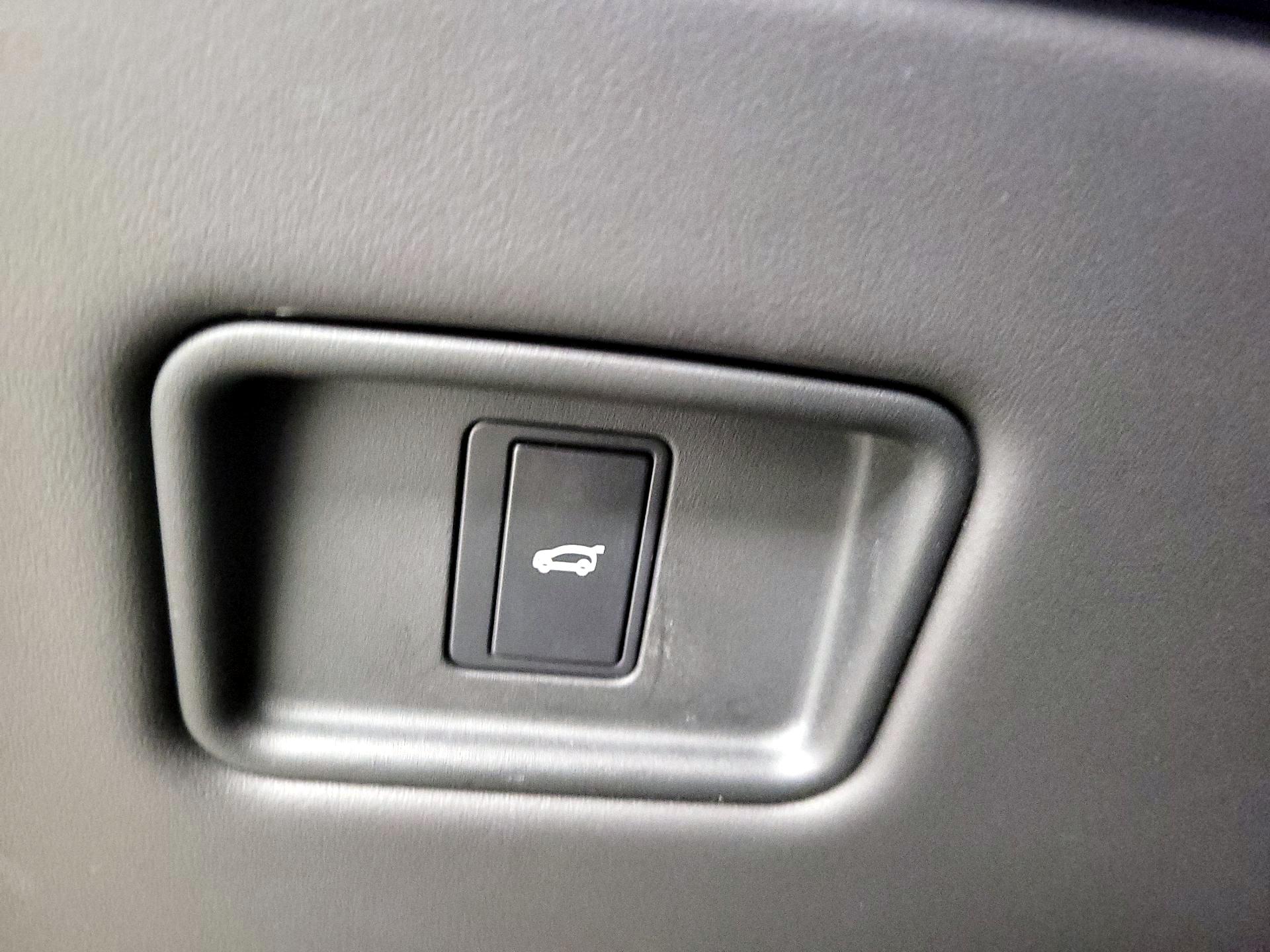 Thumbnail: 2023 Land Rover Range Rover - 13