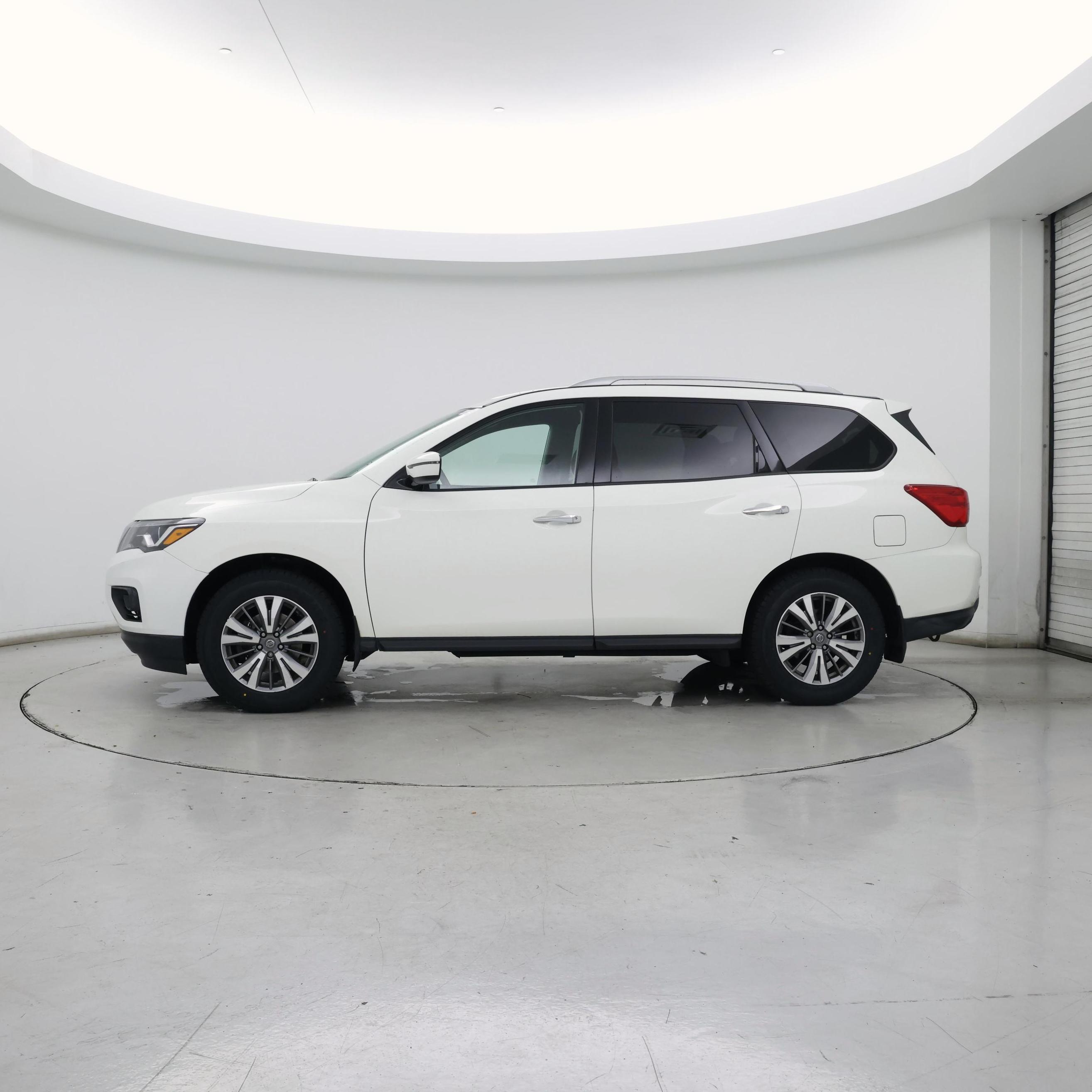 Thumbnail: 2020 Nissan Pathfinder - 3