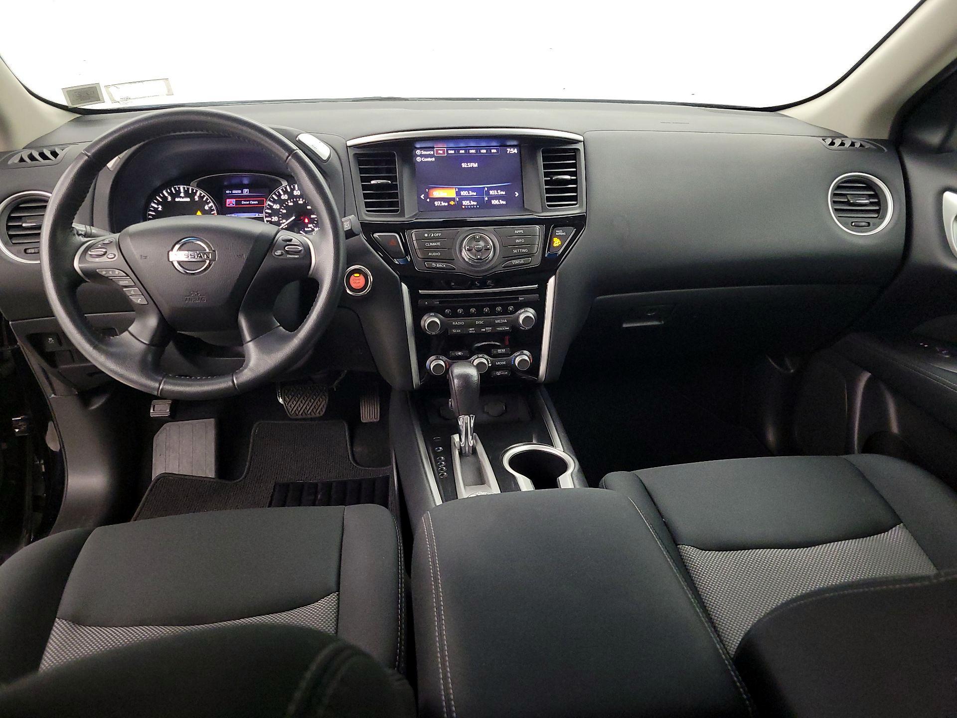 Thumbnail: 2017 Nissan Pathfinder - 9