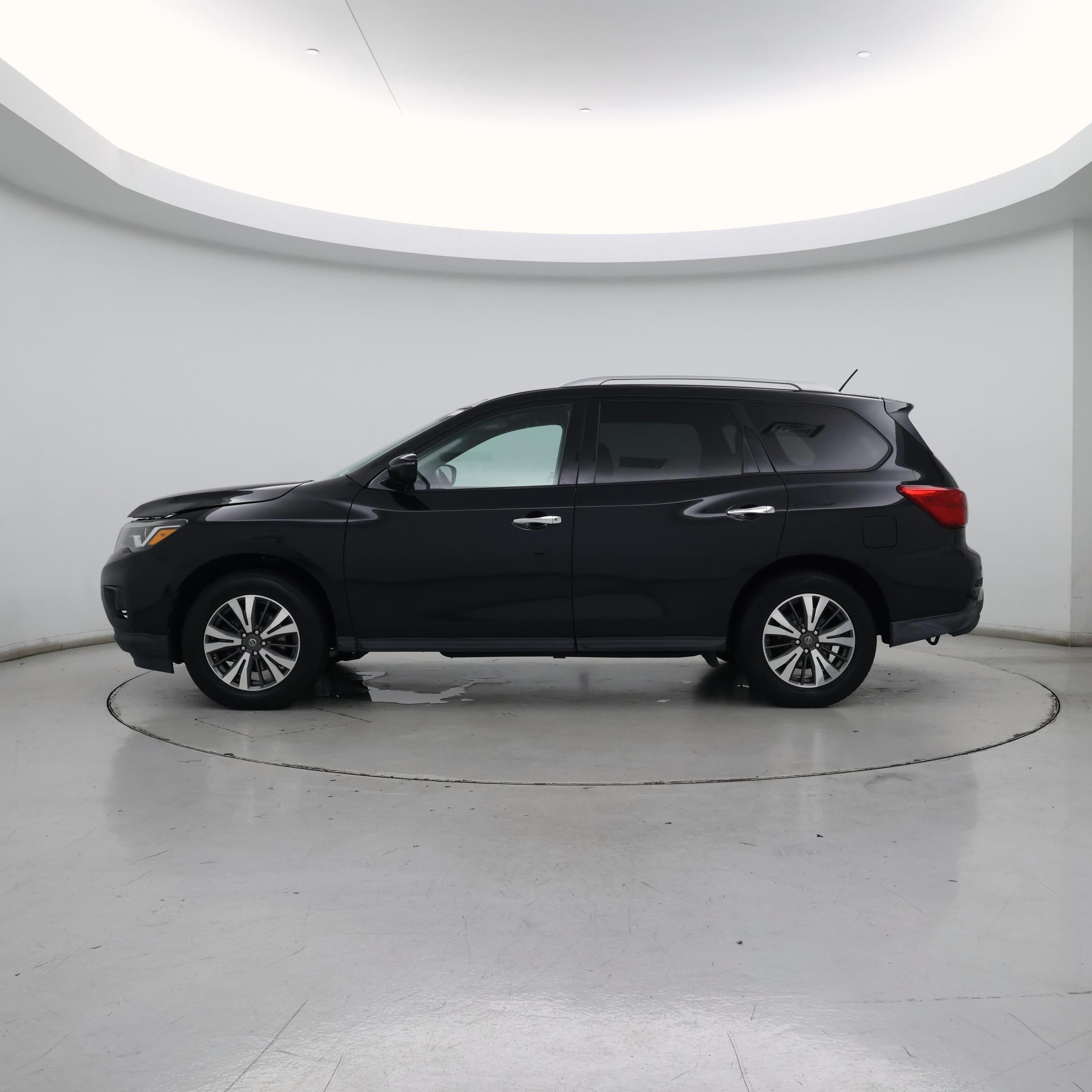 Thumbnail: 2017 Nissan Pathfinder - 3