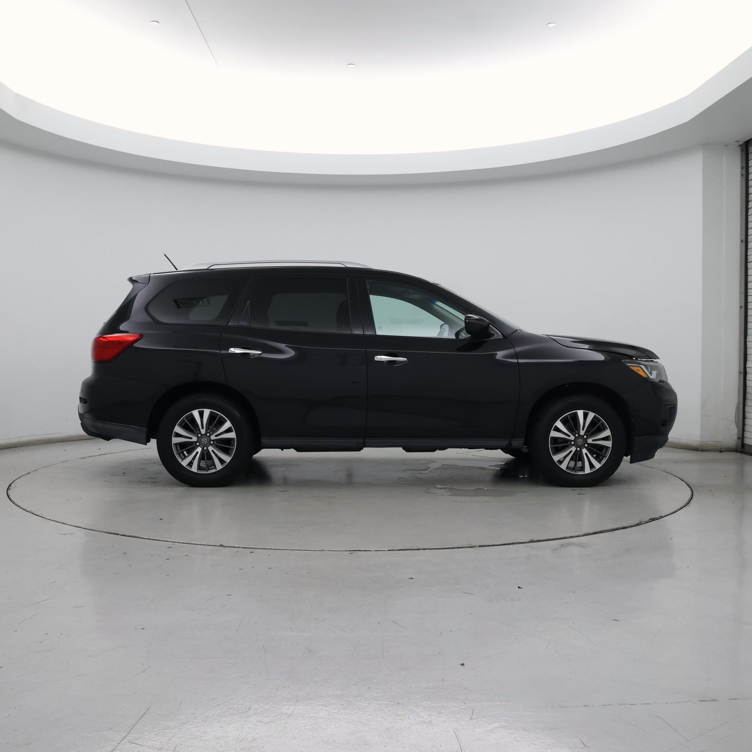 Thumbnail: 2017 Nissan Pathfinder - 7