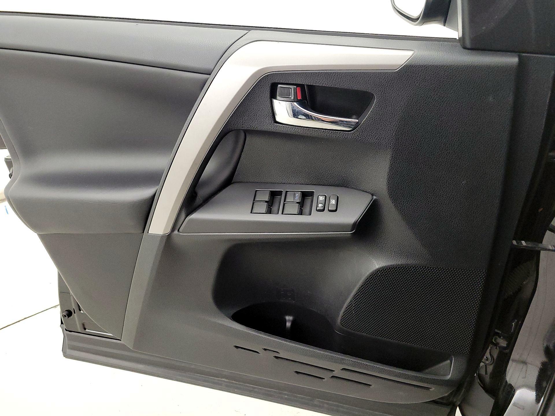Thumbnail: 2018 Toyota RAV4 - 12