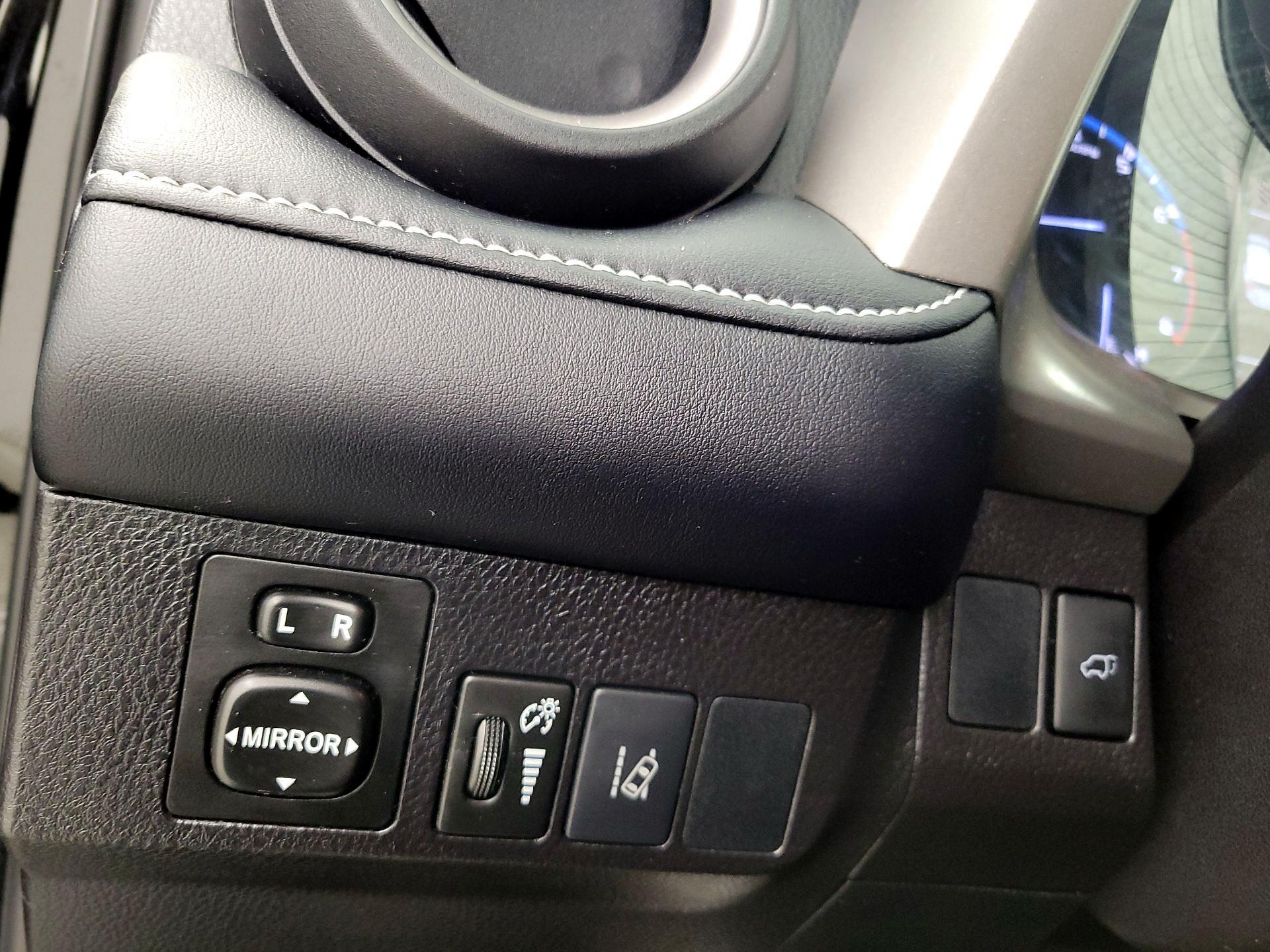 Thumbnail: 2018 Toyota RAV4 - 13