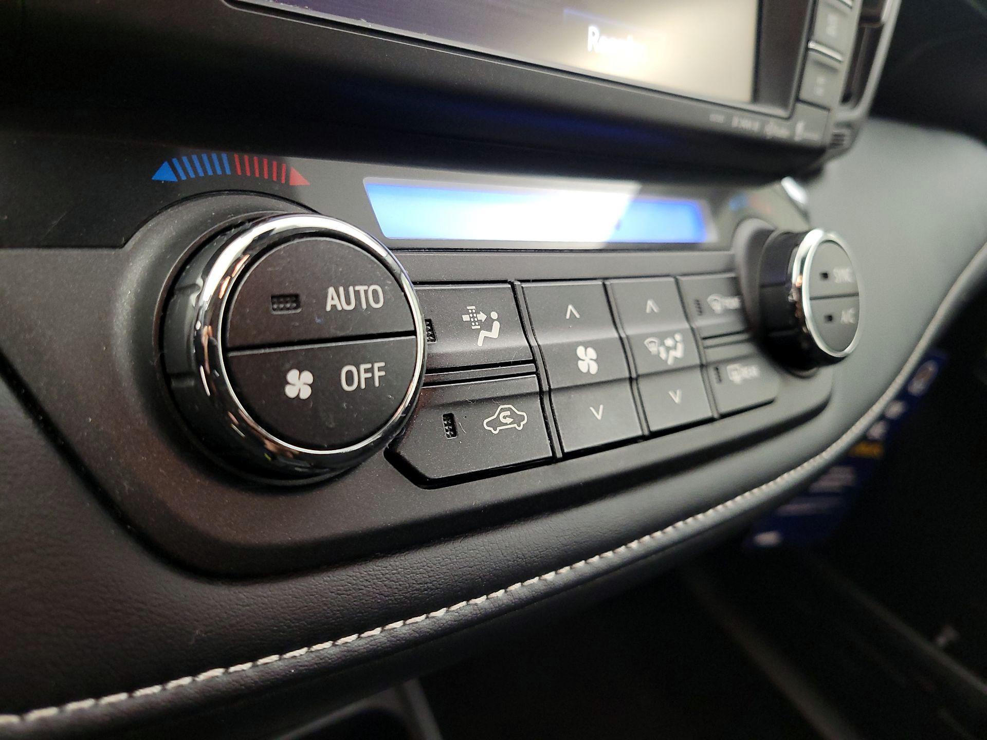 Thumbnail: 2018 Toyota RAV4 - 16