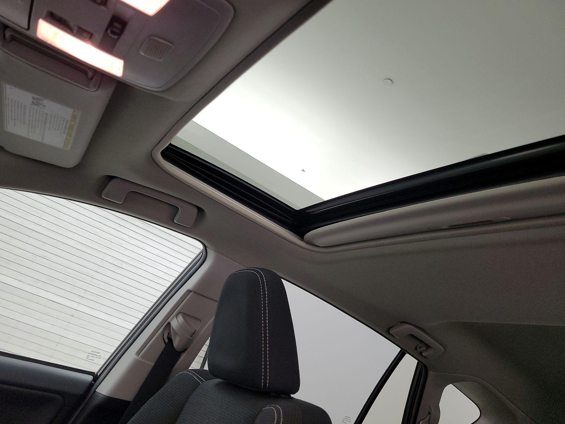 Thumbnail: 2018 Toyota RAV4 - 19