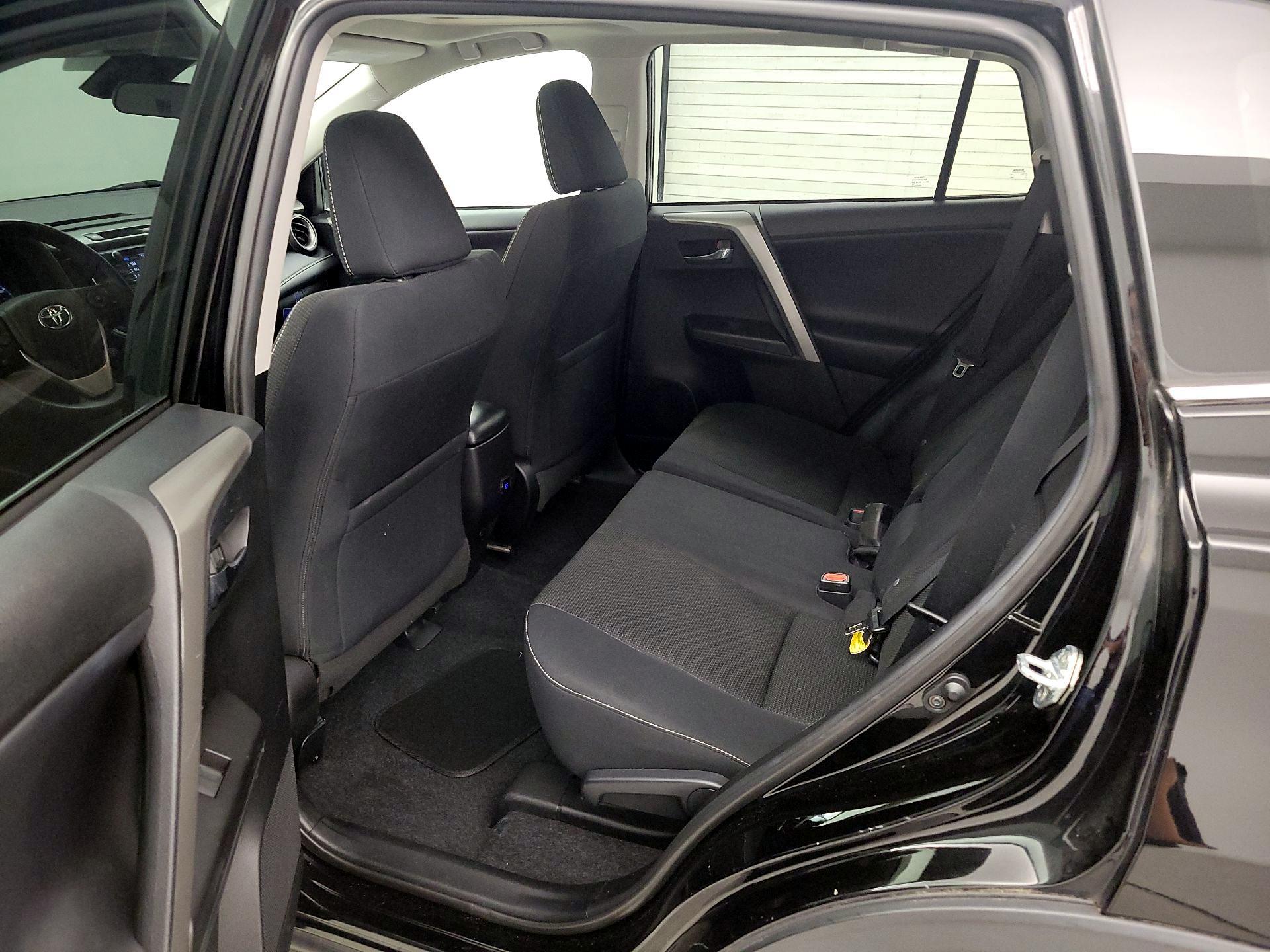 Thumbnail: 2018 Toyota RAV4 - 20