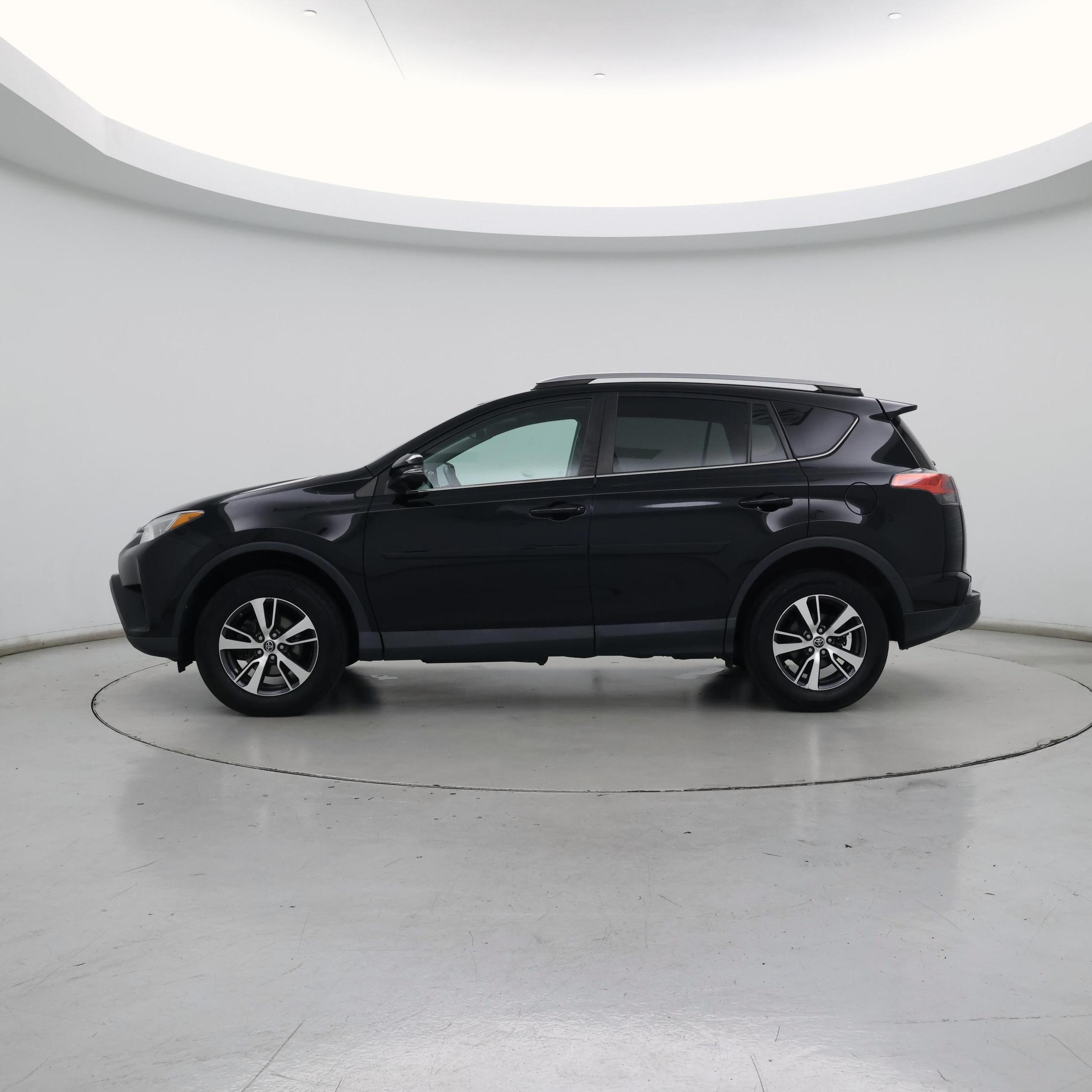 Thumbnail: 2018 Toyota RAV4 - 3