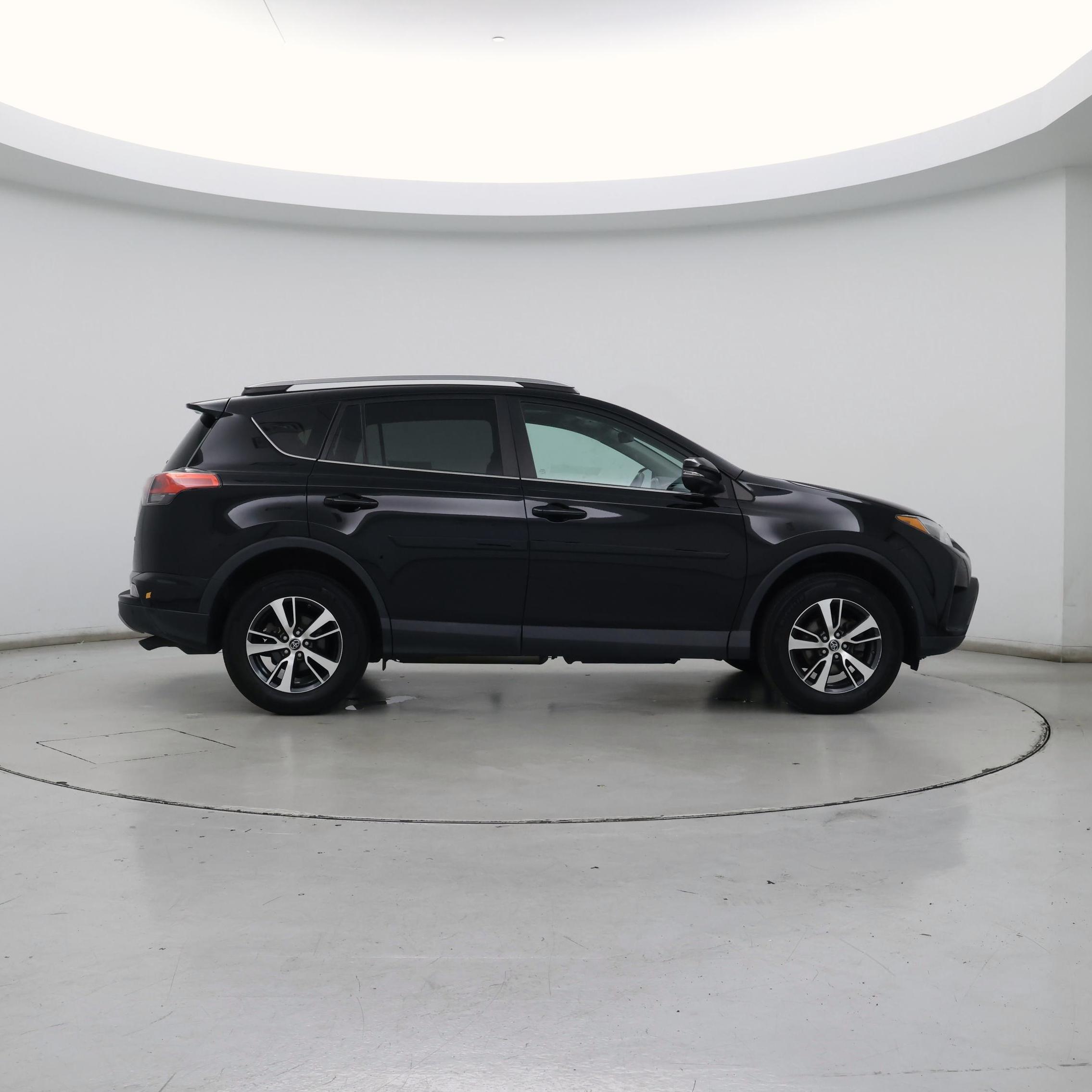 Thumbnail: 2018 Toyota RAV4 - 7