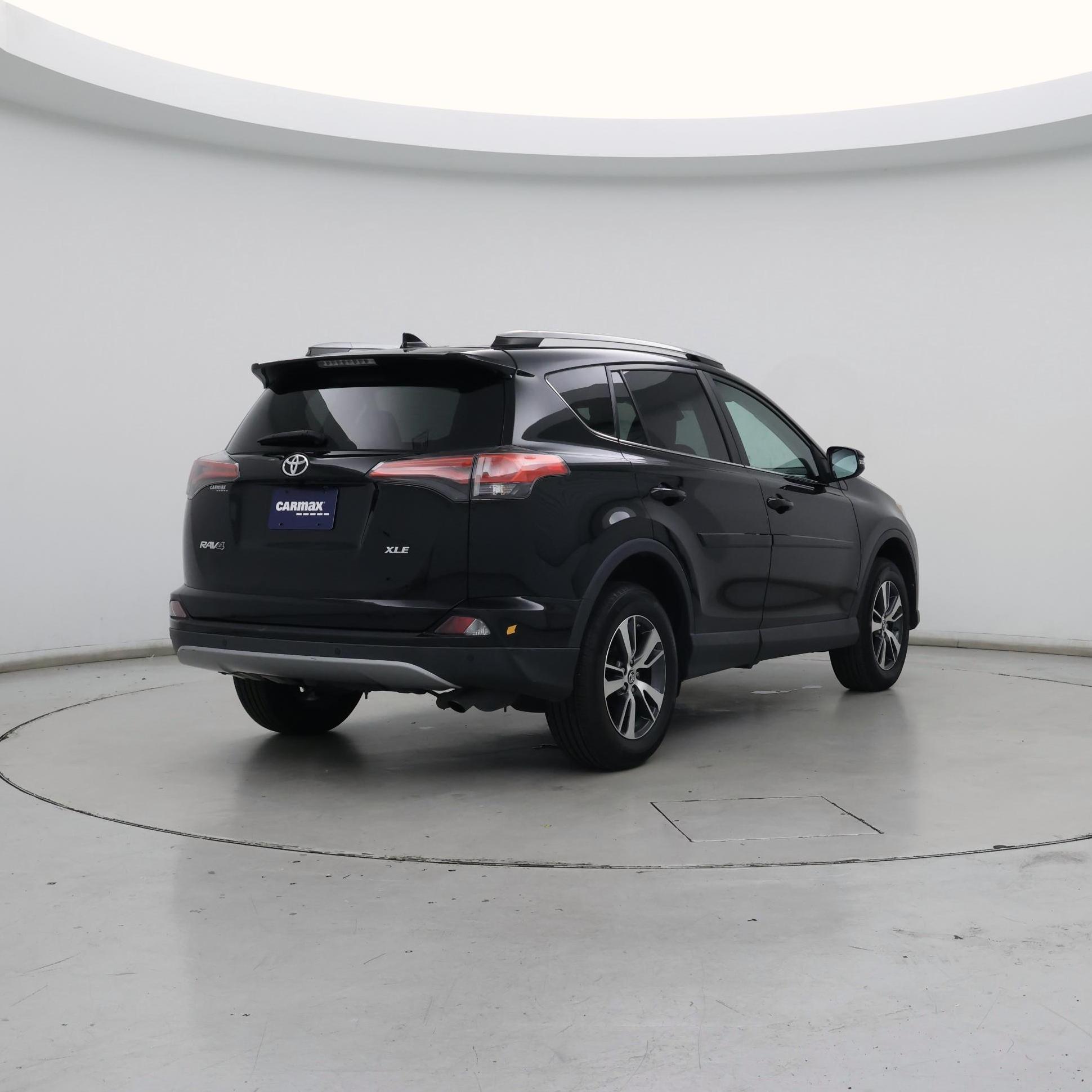 Thumbnail: 2018 Toyota RAV4 - 8