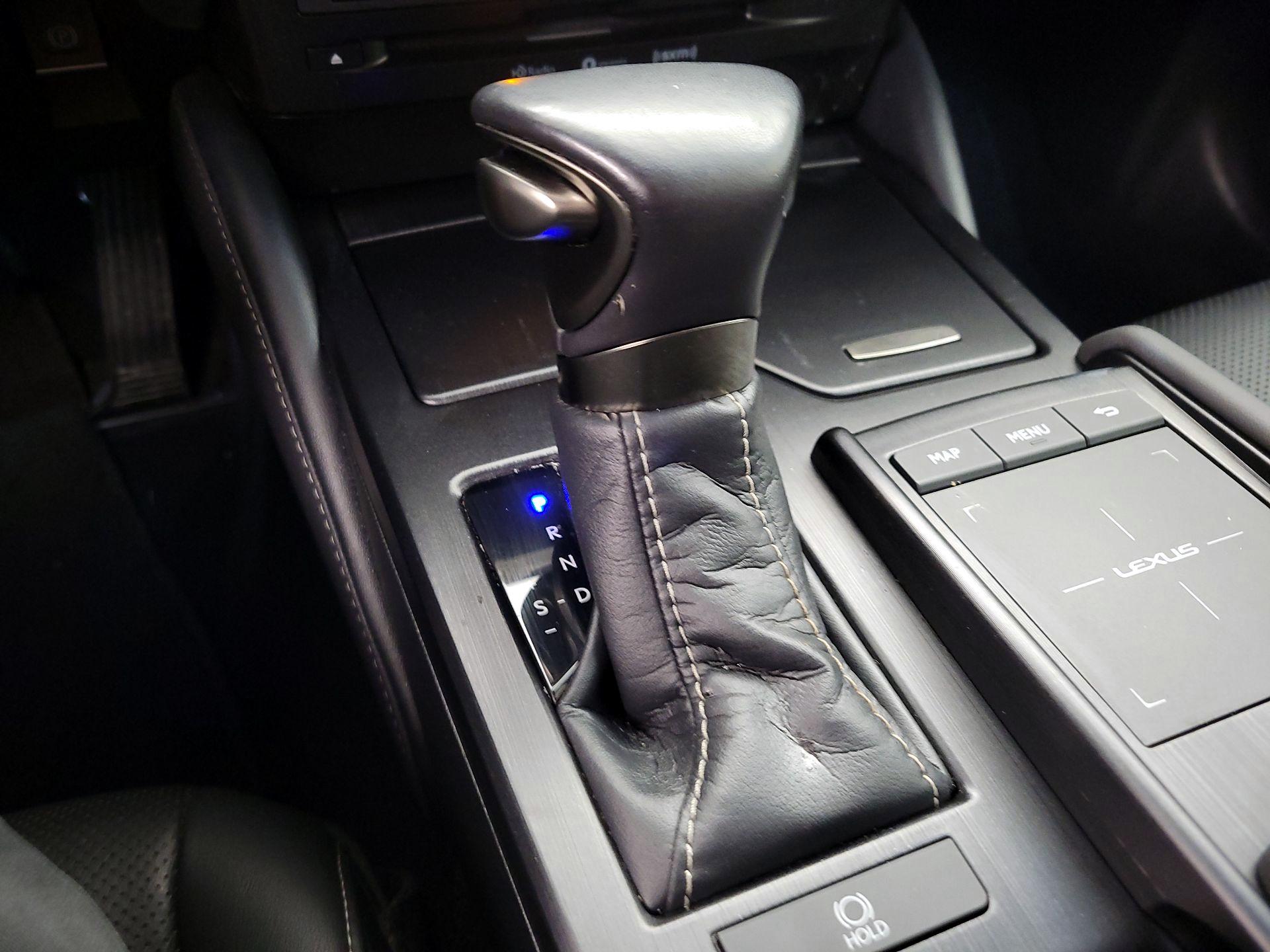 Thumbnail: 2020 Lexus ES - 18