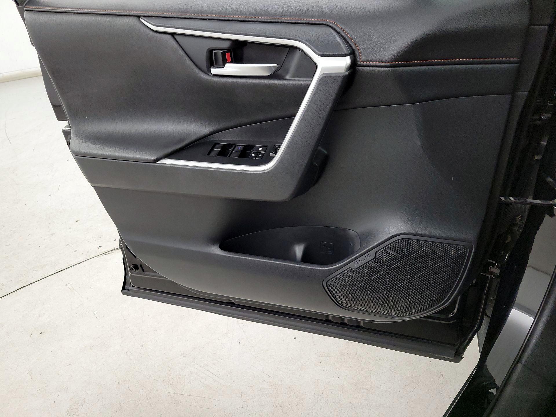 Thumbnail: 2019 Toyota RAV4 - 12