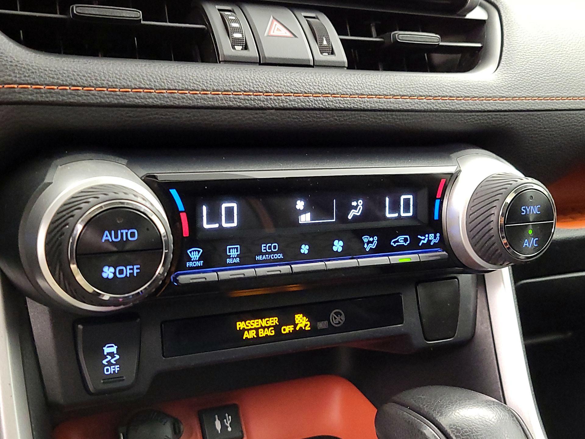 Thumbnail: 2019 Toyota RAV4 - 16