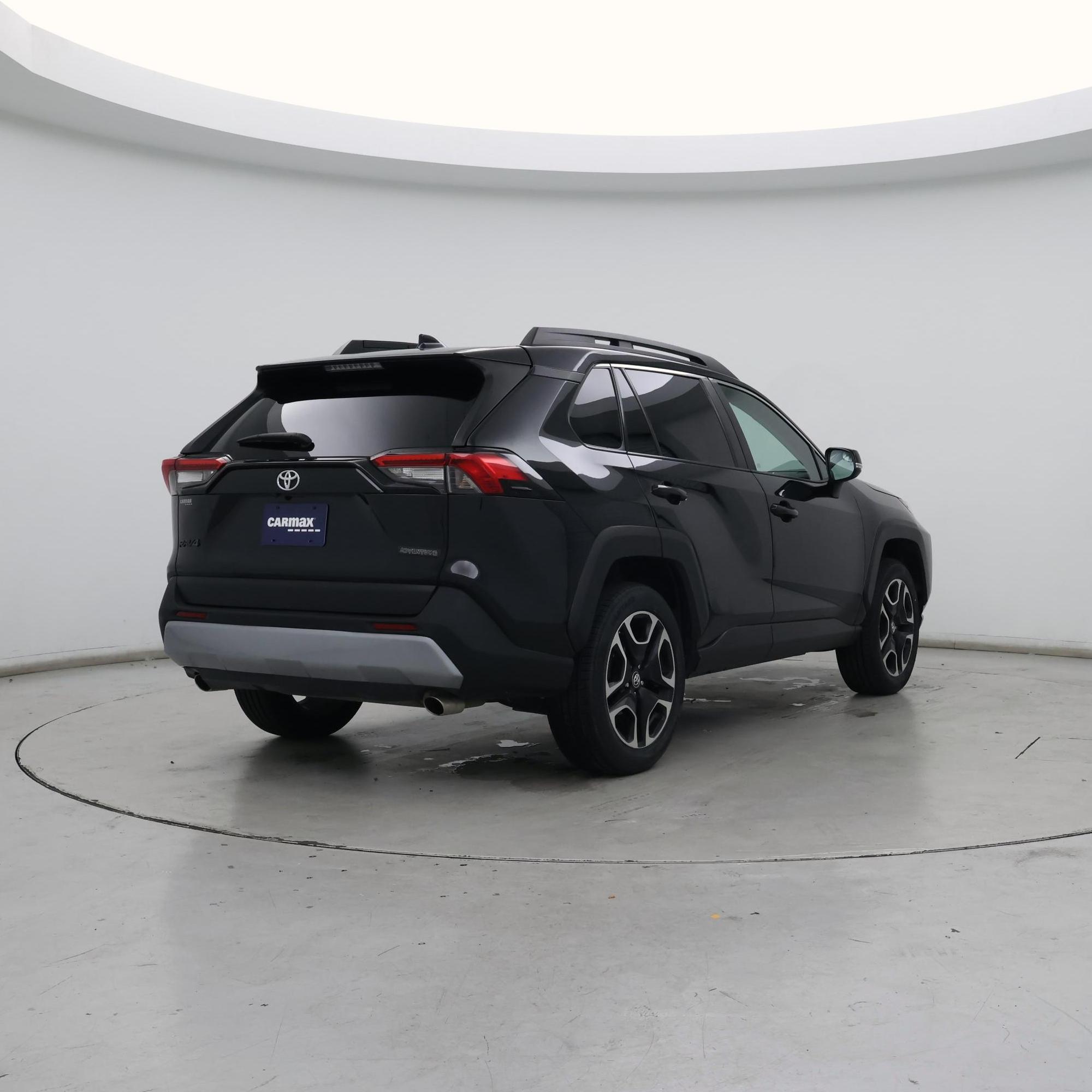 Thumbnail: 2019 Toyota RAV4 - 8