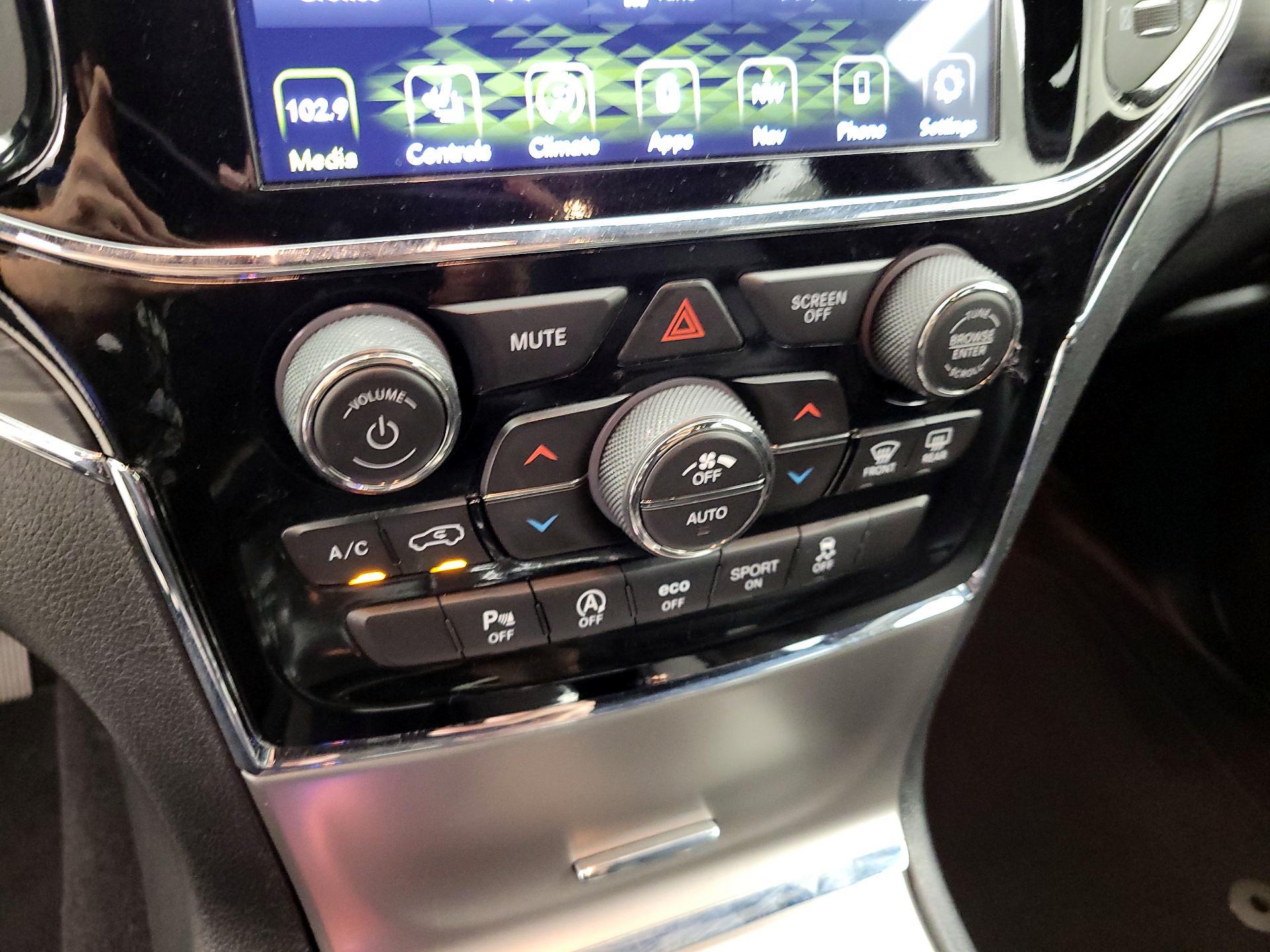Thumbnail: 2020 Jeep Grand Cherokee - 16