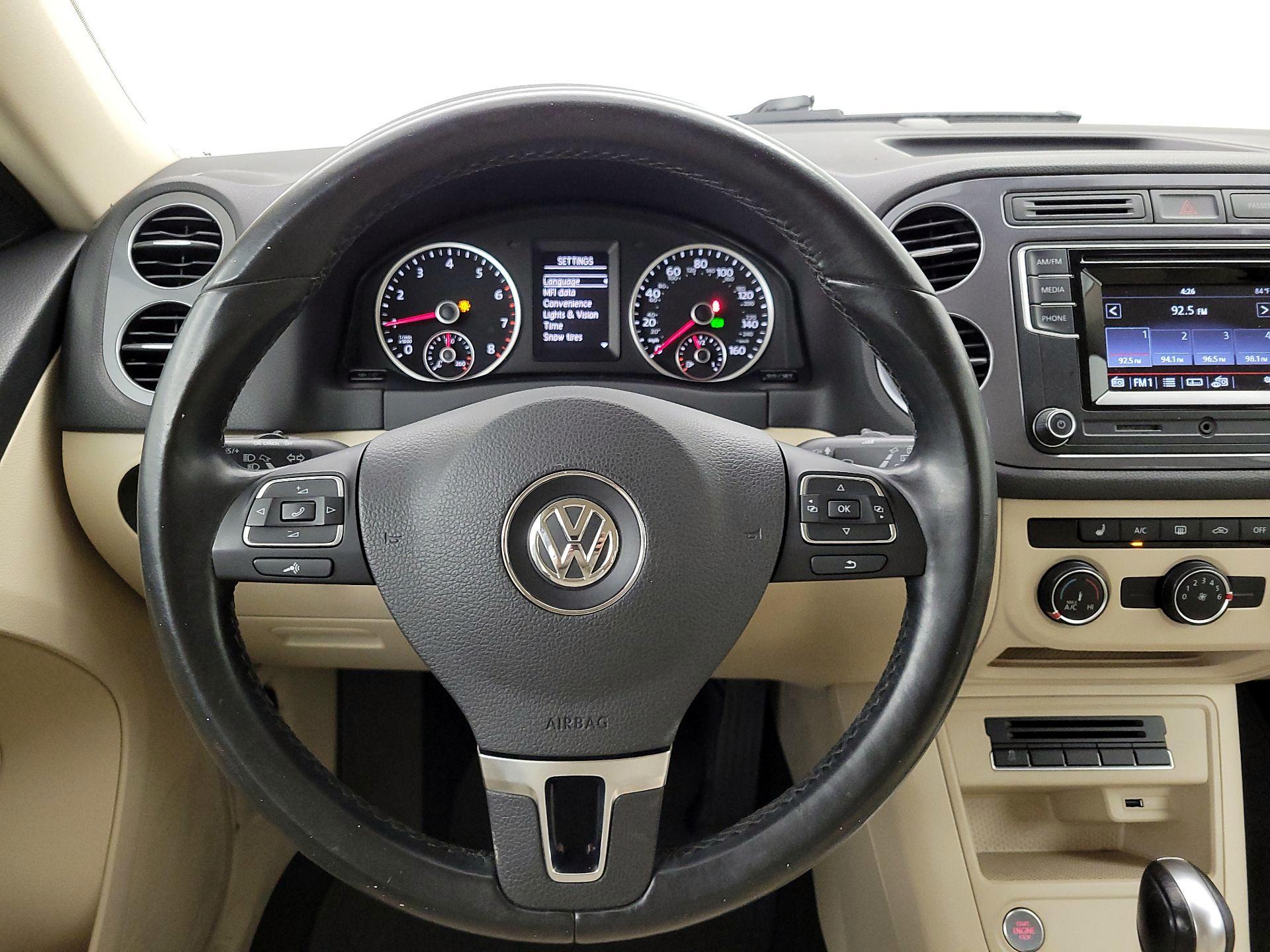 Thumbnail: 2016 Volkswagen Tiguan - 10