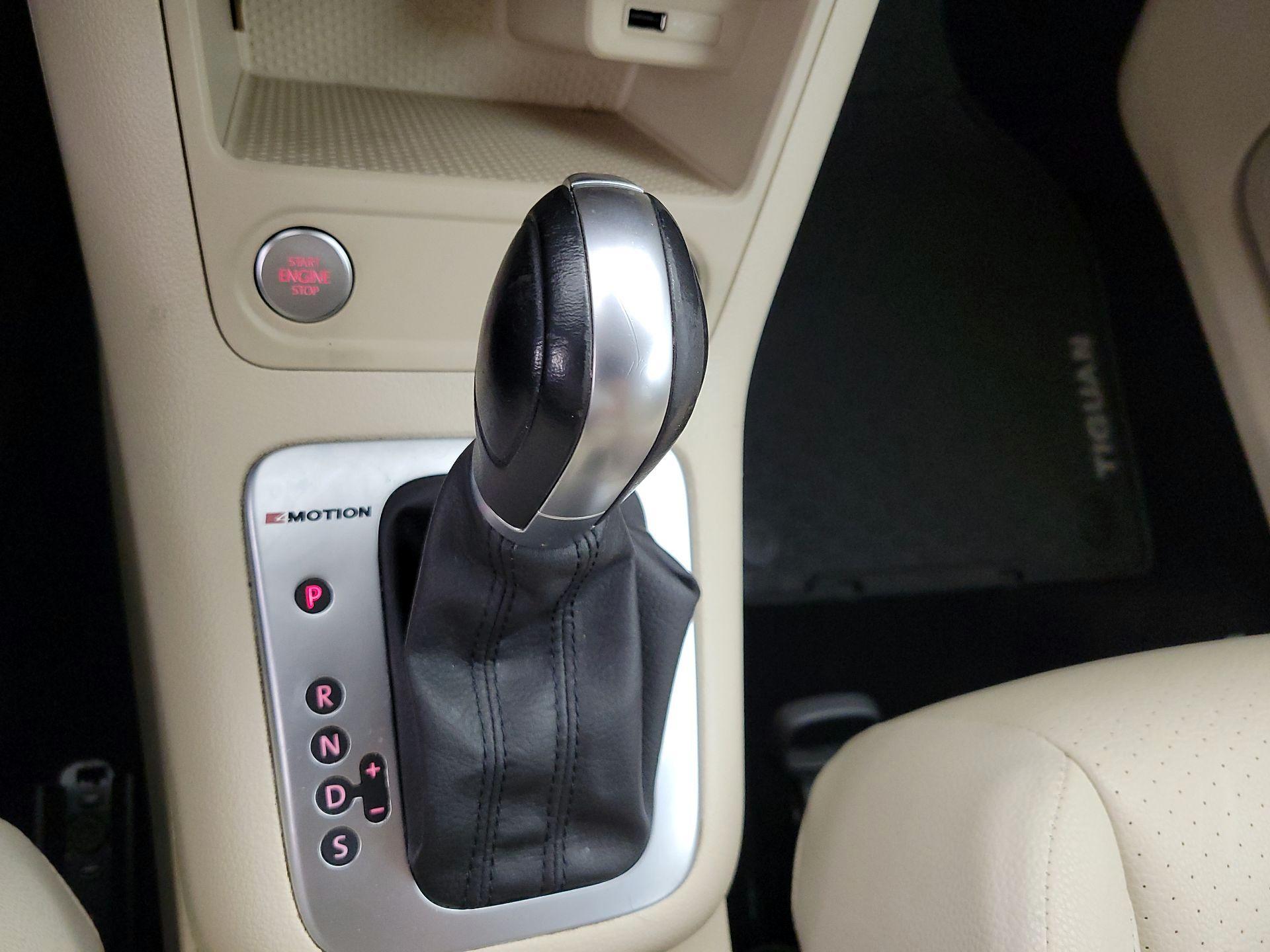 Thumbnail: 2016 Volkswagen Tiguan - 17