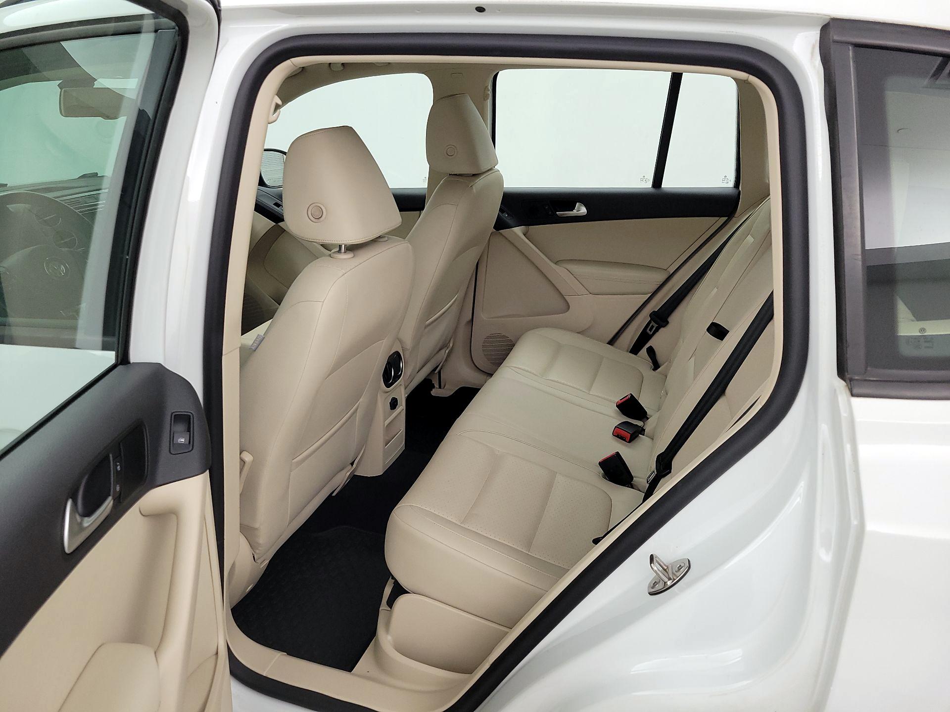 Thumbnail: 2016 Volkswagen Tiguan - 19