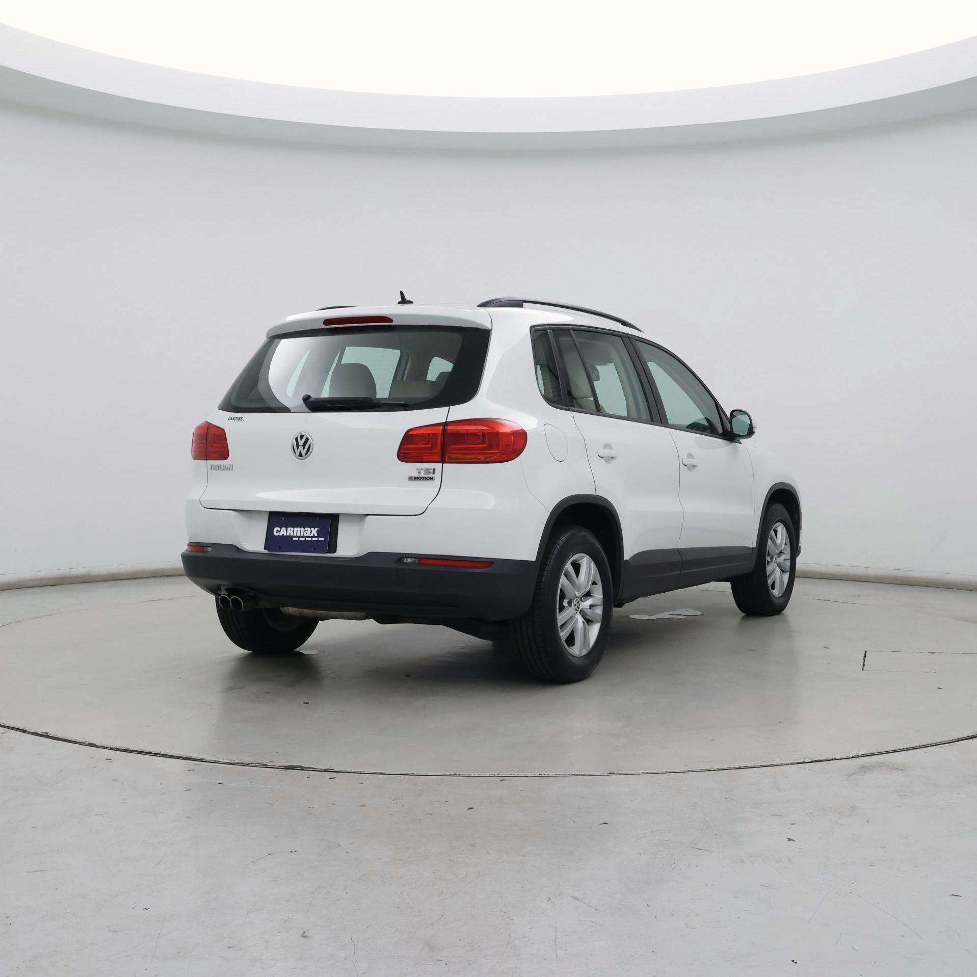 Thumbnail: 2016 Volkswagen Tiguan - 8