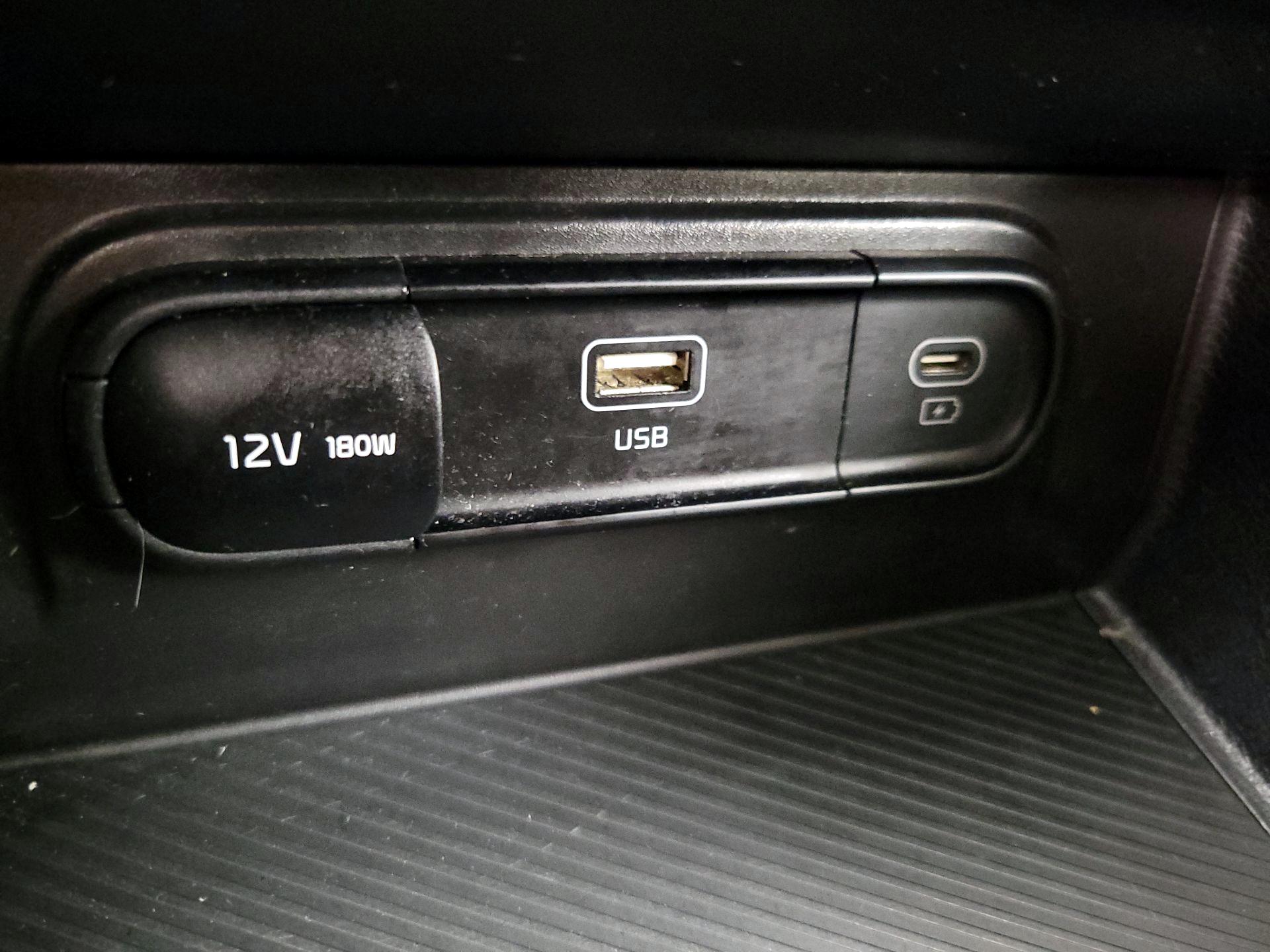 Thumbnail: 2023 Kia Sportage - 18