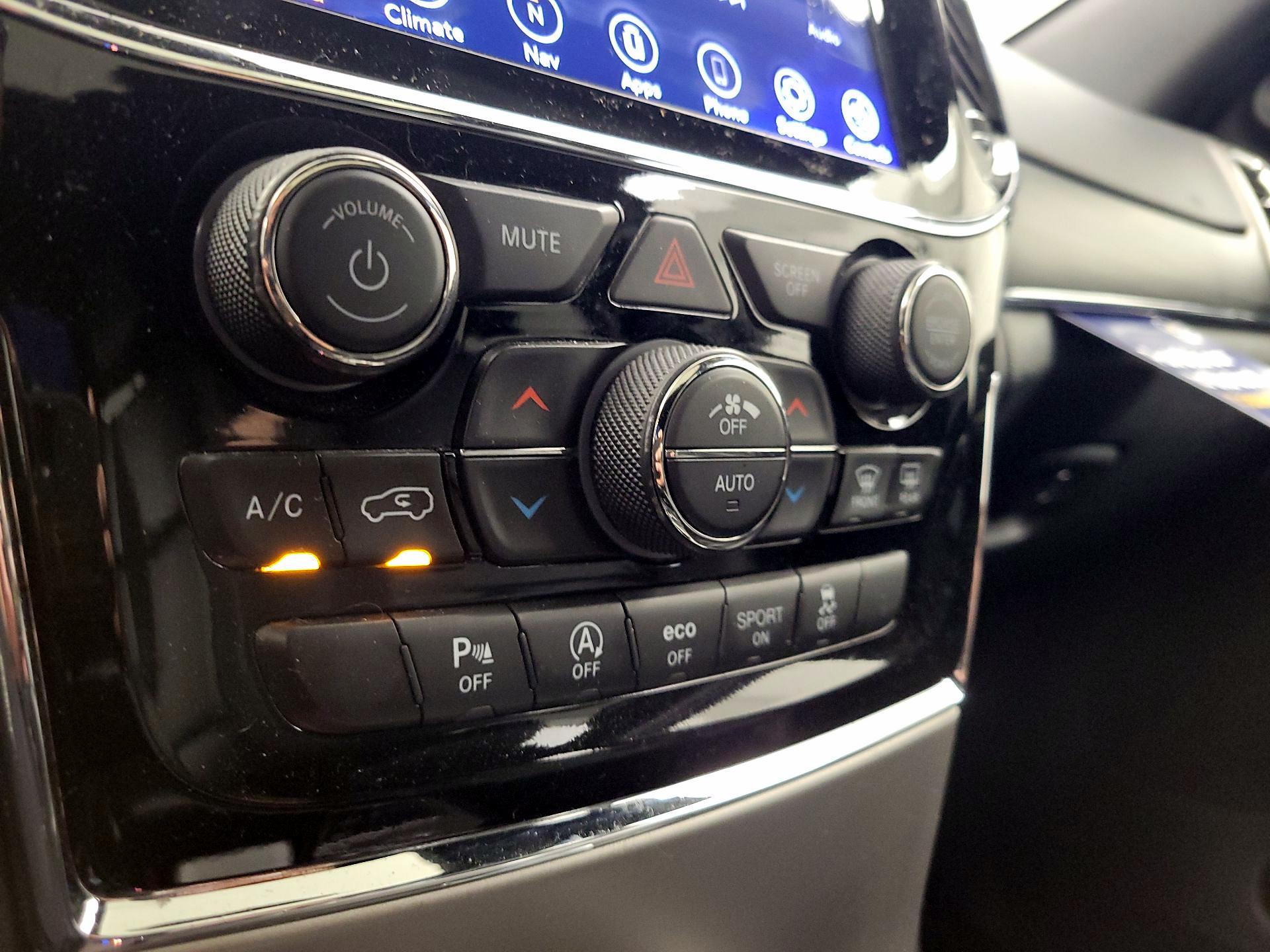 Thumbnail: 2019 Jeep Grand Cherokee - 17
