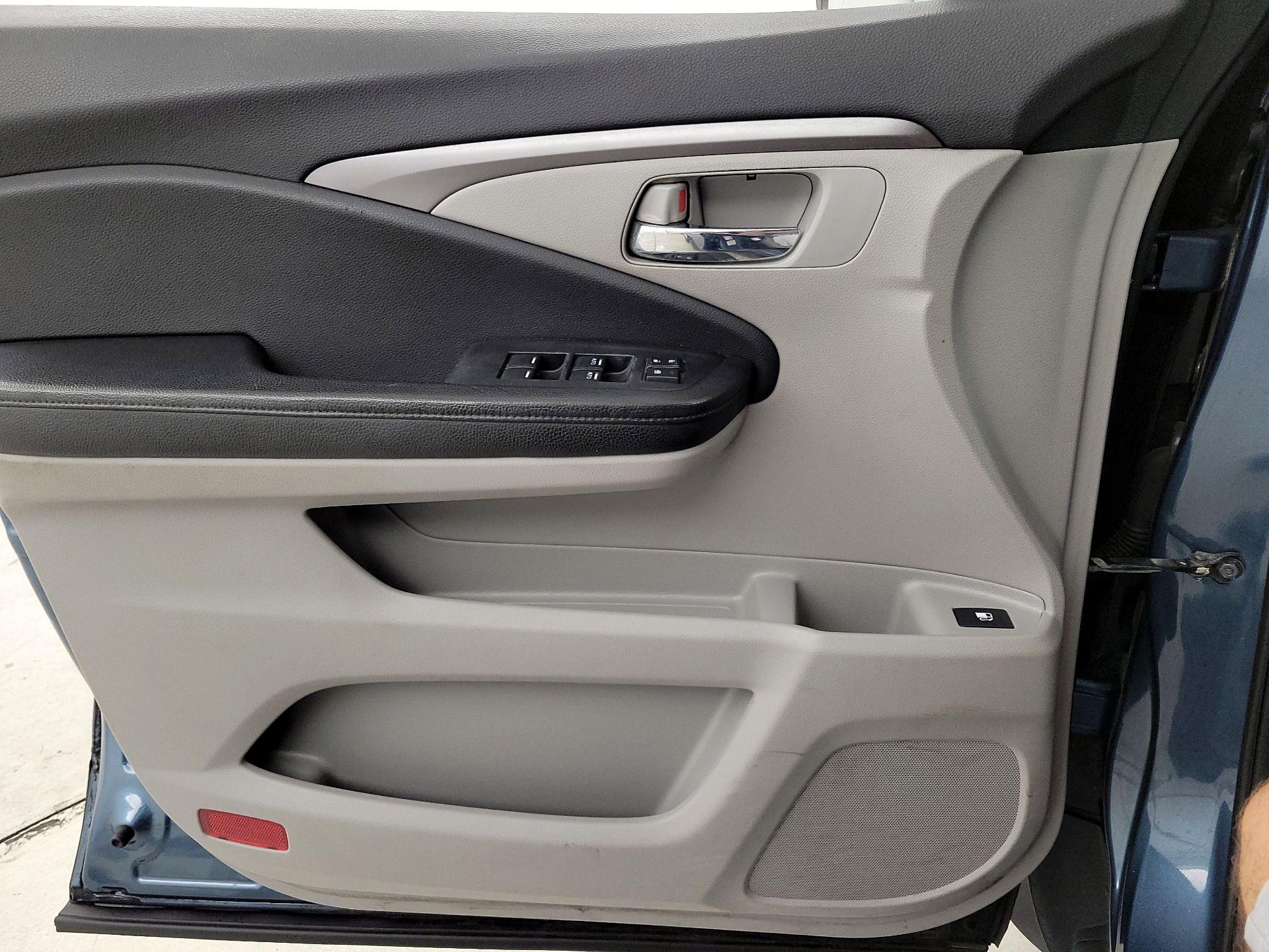 Thumbnail: 2016 Honda Pilot - 12