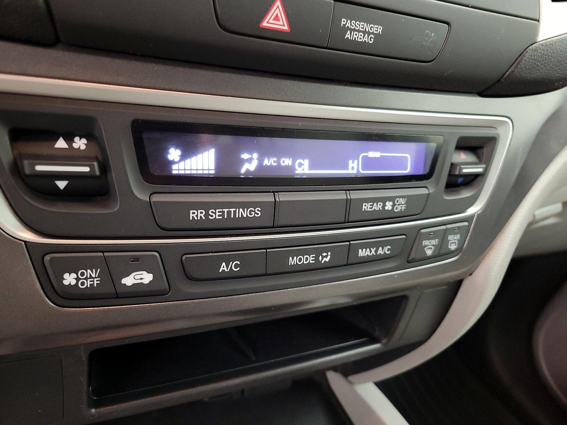 Thumbnail: 2016 Honda Pilot - 16