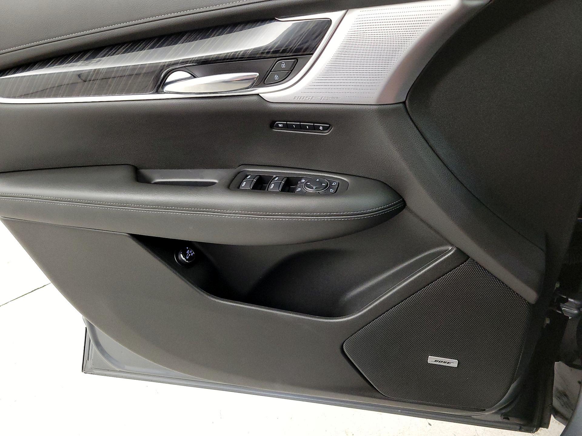 Thumbnail: 2020 Cadillac XT6 - 12