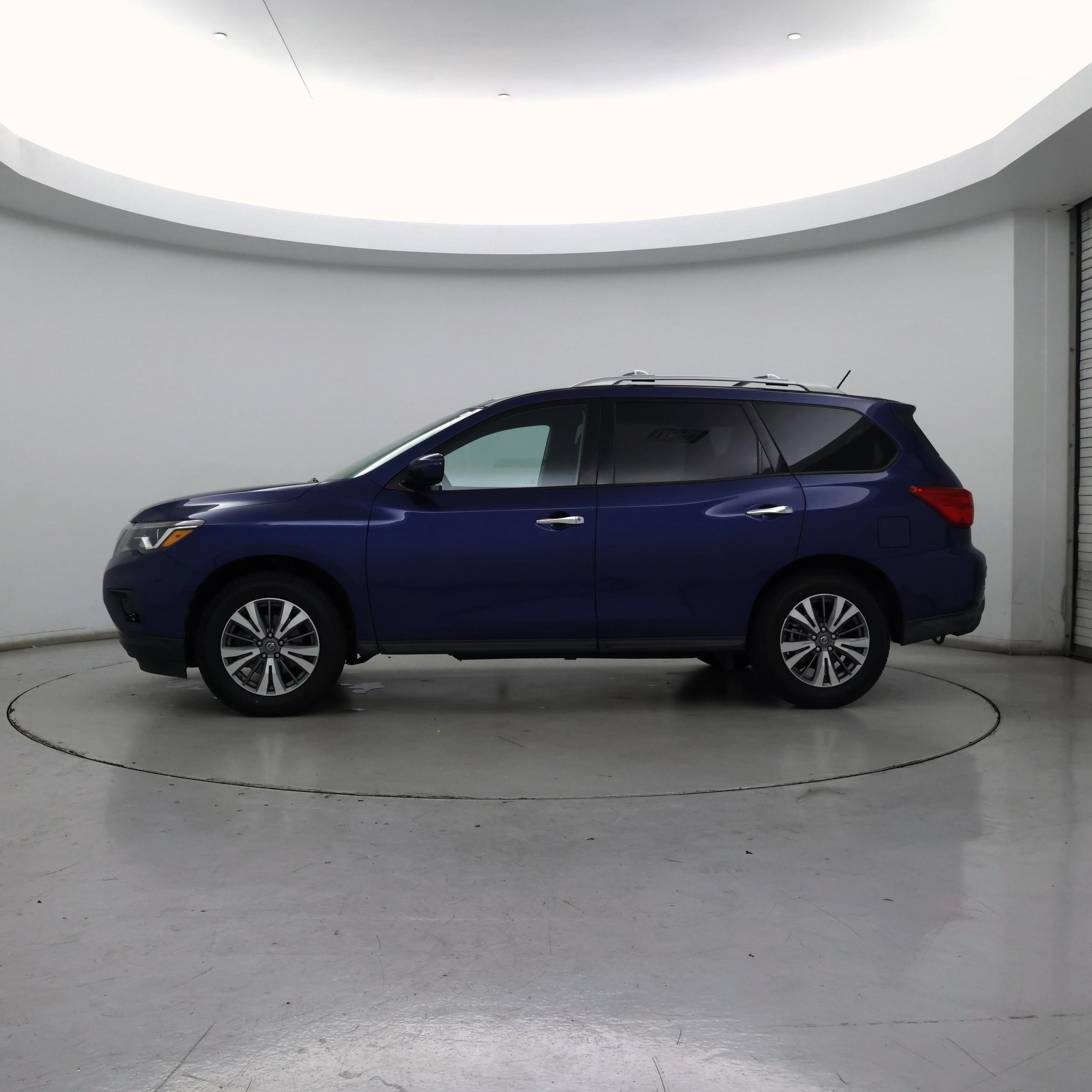 Thumbnail: 2017 Nissan Pathfinder - 3