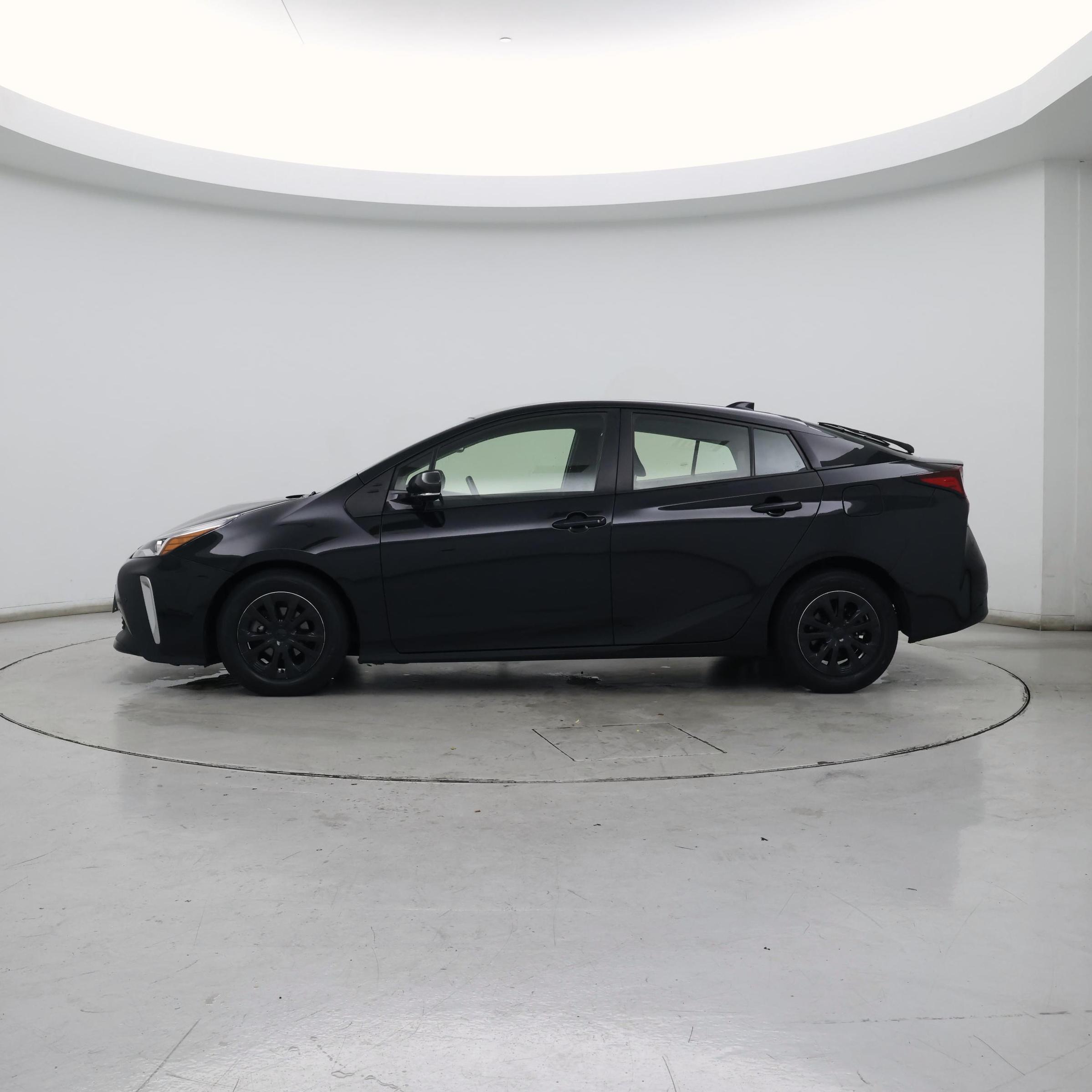Thumbnail: 2022 Toyota Prius - 3