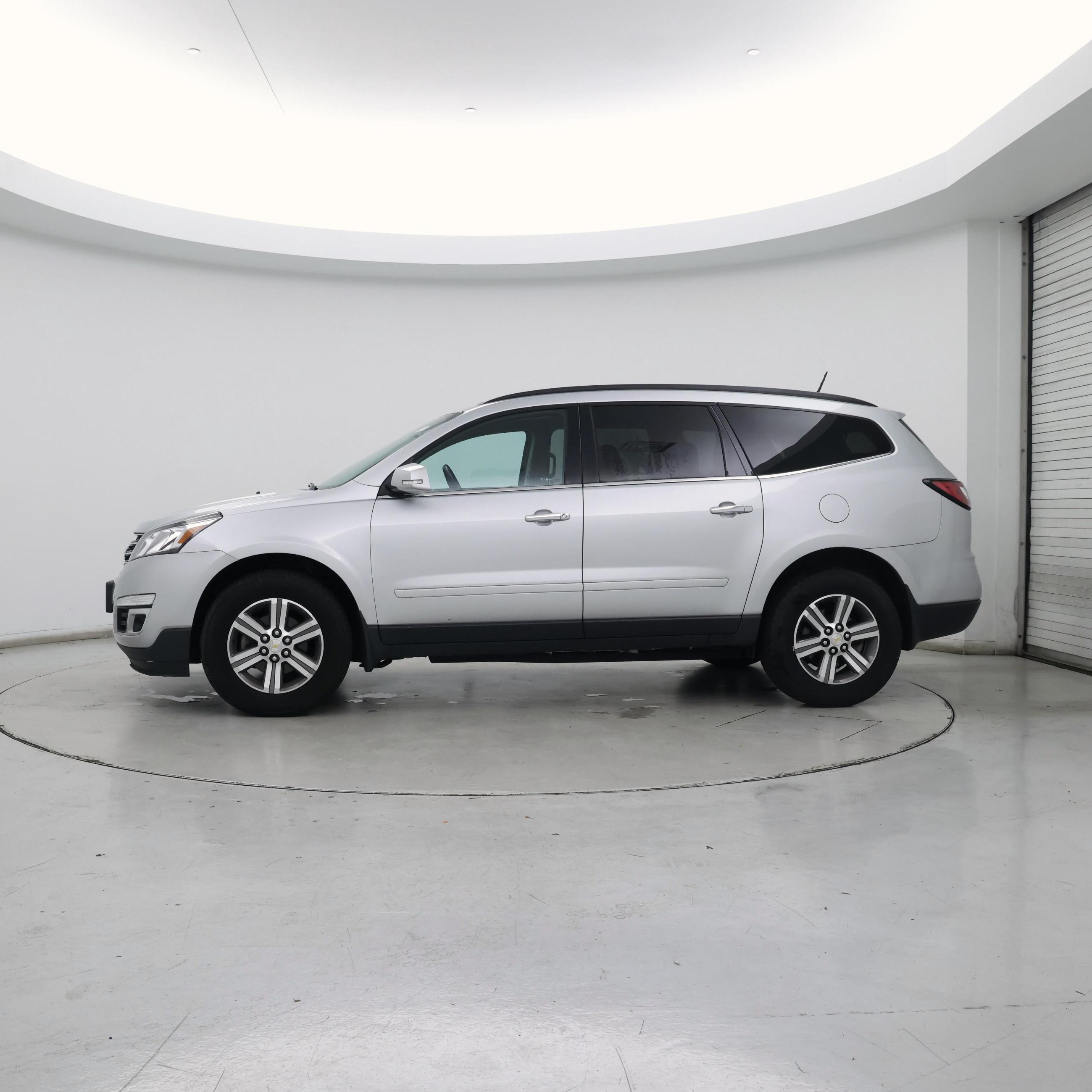 Thumbnail: 2017 Chevrolet Traverse - 3