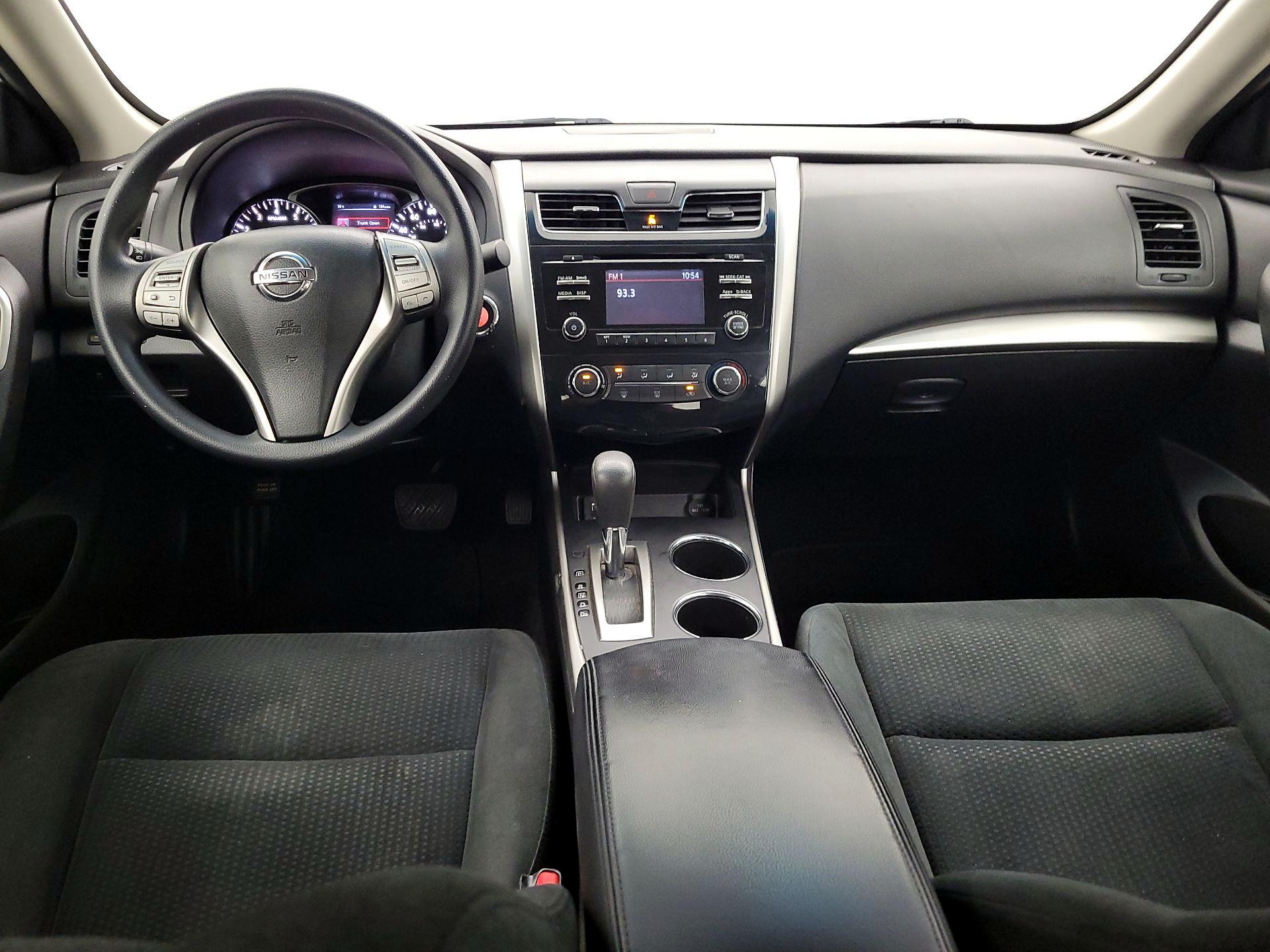 Thumbnail: 2015 Nissan Altima - 9